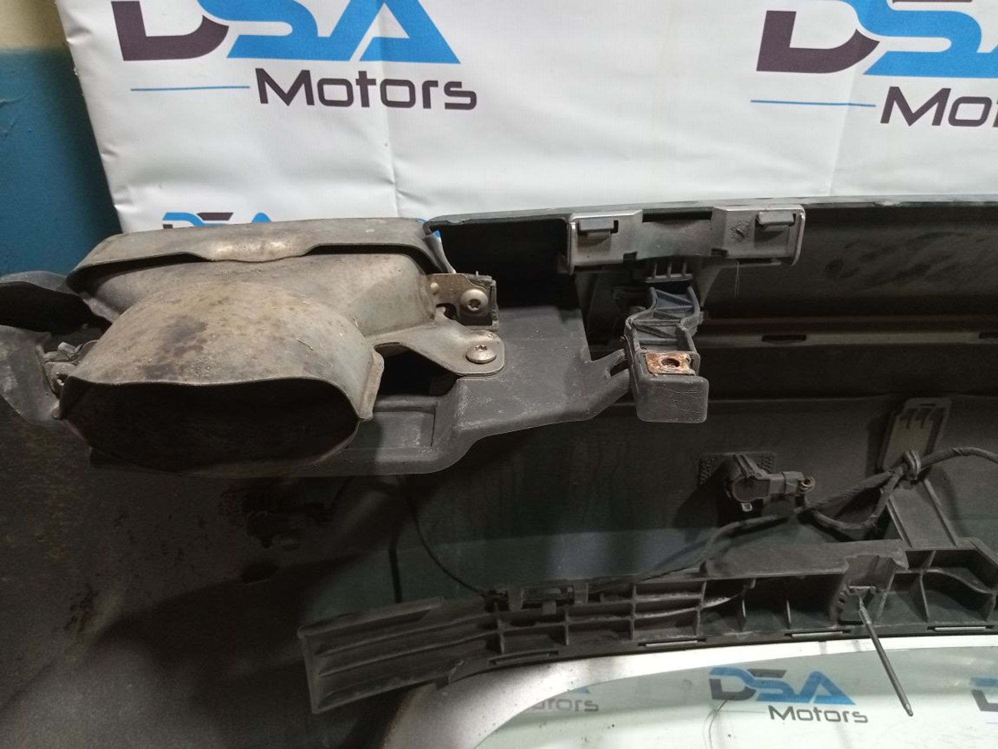 https://gcs.partsauto.market/rn-stockpro.appspot.com/thmbs/userImages/b7628e092085f1f91467af1afb6e7630/part/e6ac575c-25f8-48f2-9ff9-1422c3d8536a_1748412738693.jpg