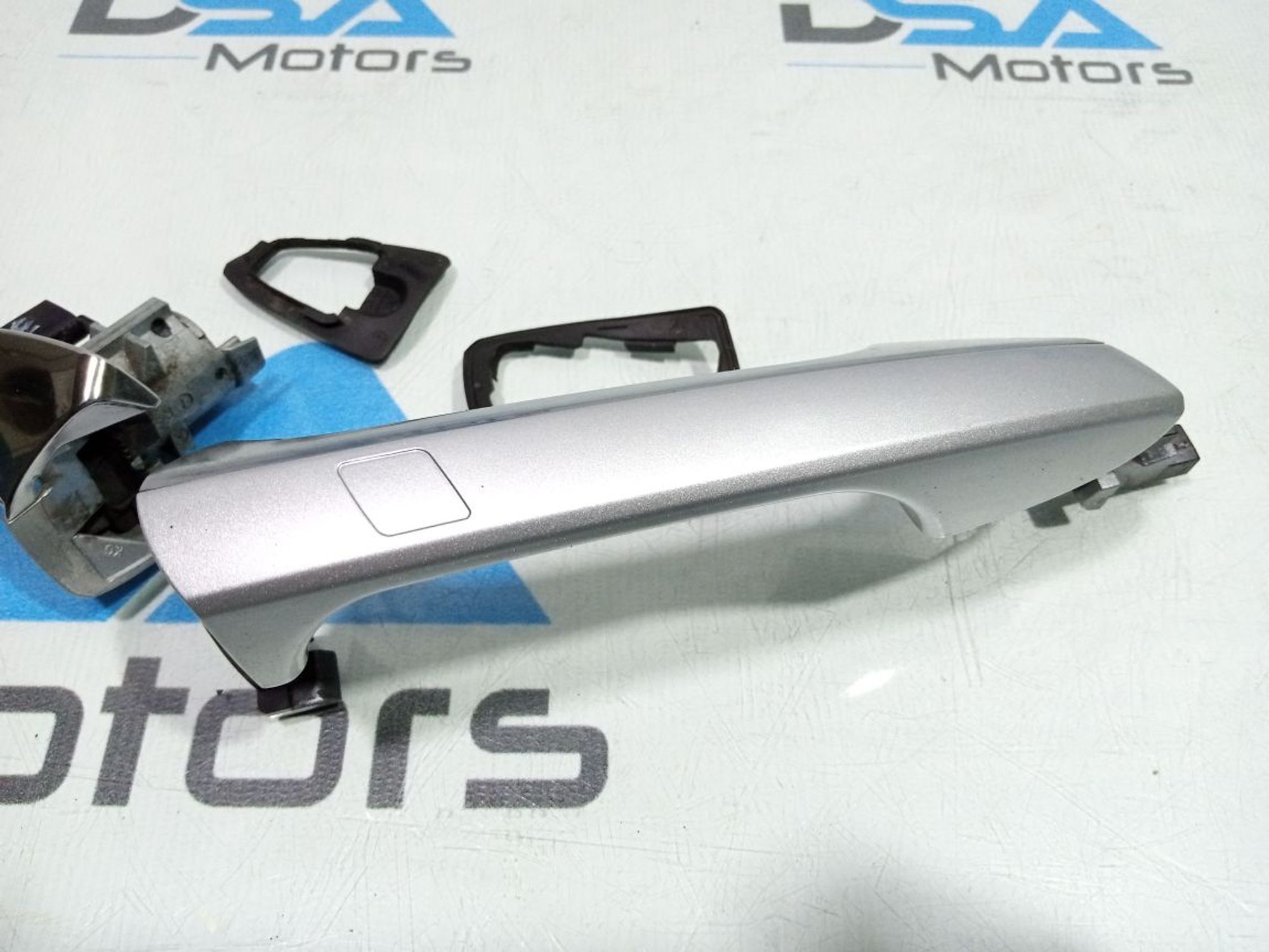 https://gcs.partsauto.market/rn-stockpro.appspot.com/thmbs/userImages/b7628e092085f1f91467af1afb6e7630/part/ead30919-04f7-4ca6-b111-a0ed5565c363_1748160925103.jpg