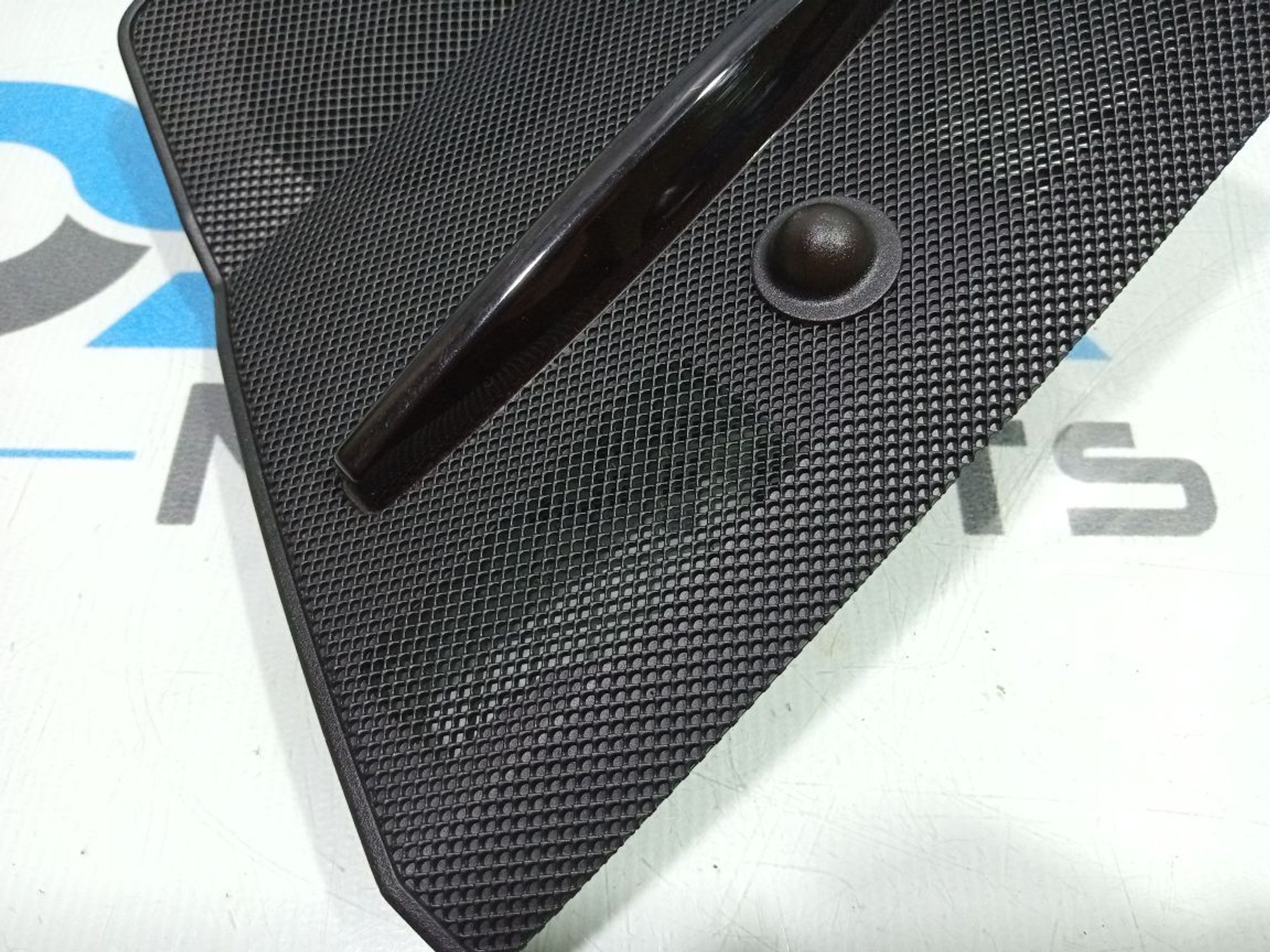 https://gcs.partsauto.market/rn-stockpro.appspot.com/thmbs/userImages/b7628e092085f1f91467af1afb6e7630/part/ec977709-3222-43d9-a67b-f4e16992e496_1748161373979.jpg