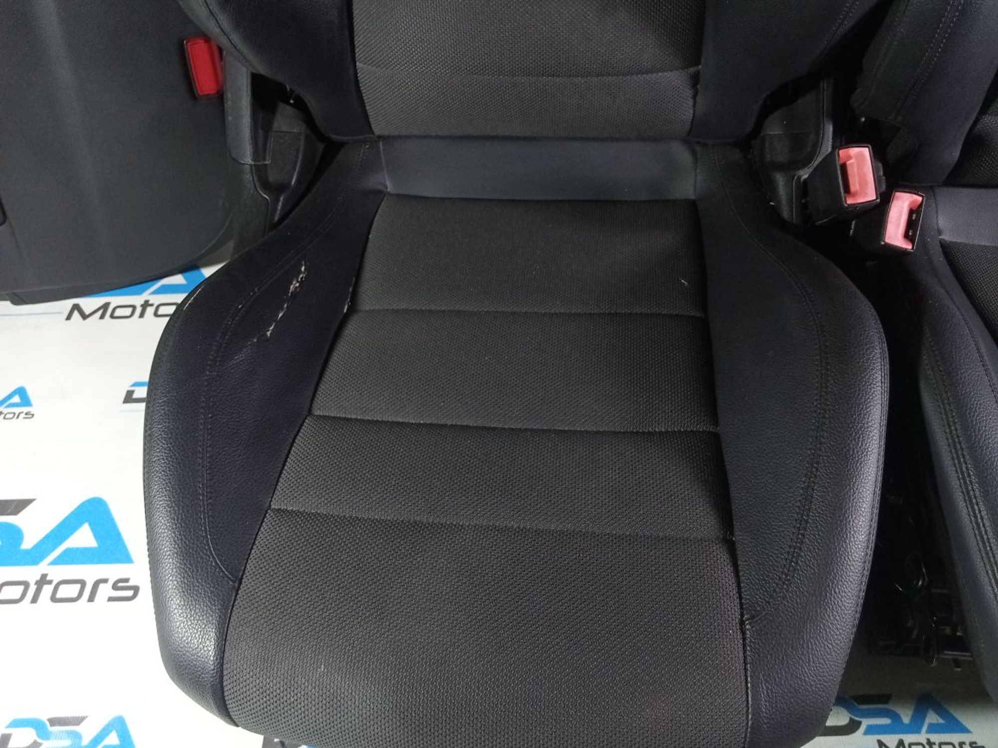 https://gcs.partsauto.market/rn-stockpro.appspot.com/thmbs/userImages/b7628e092085f1f91467af1afb6e7630/part/ecc4d764-ef7d-4e84-953d-859c26c1f946_1742284034586.jpg