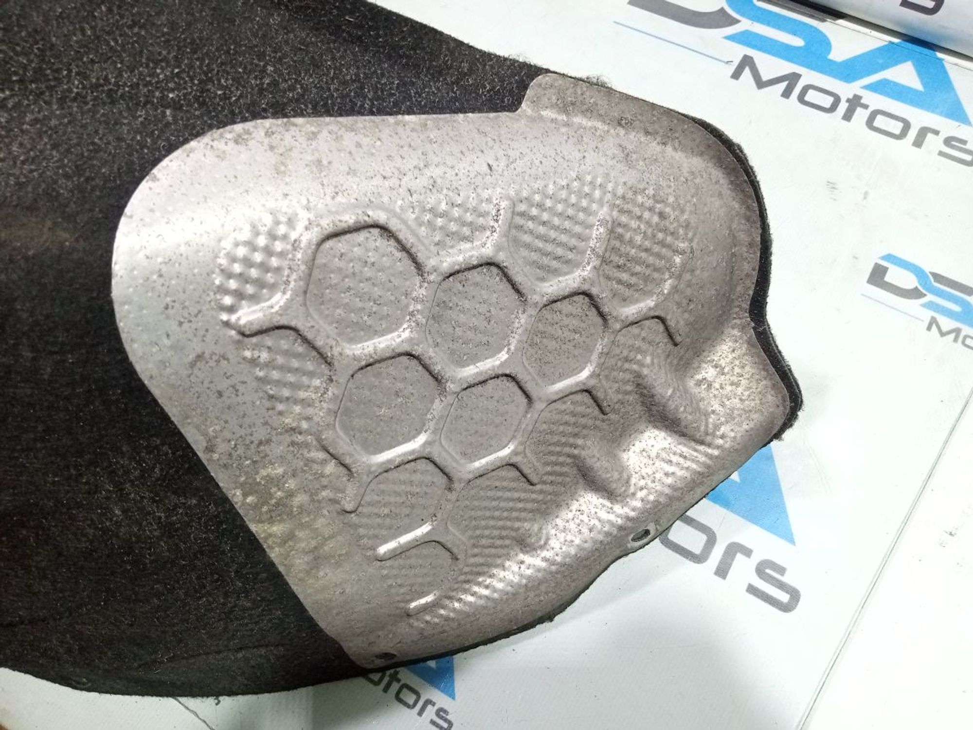 https://gcs.partsauto.market/rn-stockpro.appspot.com/thmbs/userImages/b7628e092085f1f91467af1afb6e7630/part/f6c4fca7-487a-45d3-8bc5-7cef66d0247f_1748002562333.jpg