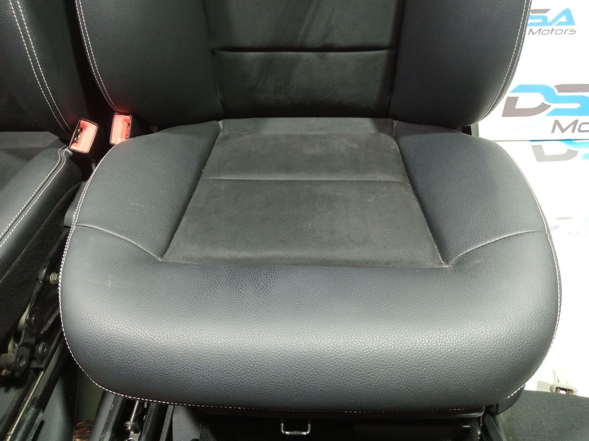 https://gcs.partsauto.market/rn-stockpro.appspot.com/thmbs/userImages/b7628e092085f1f91467af1afb6e7630/part/fa0e135a-e349-4432-bae6-55a094b137ac_1748283987212.jpg