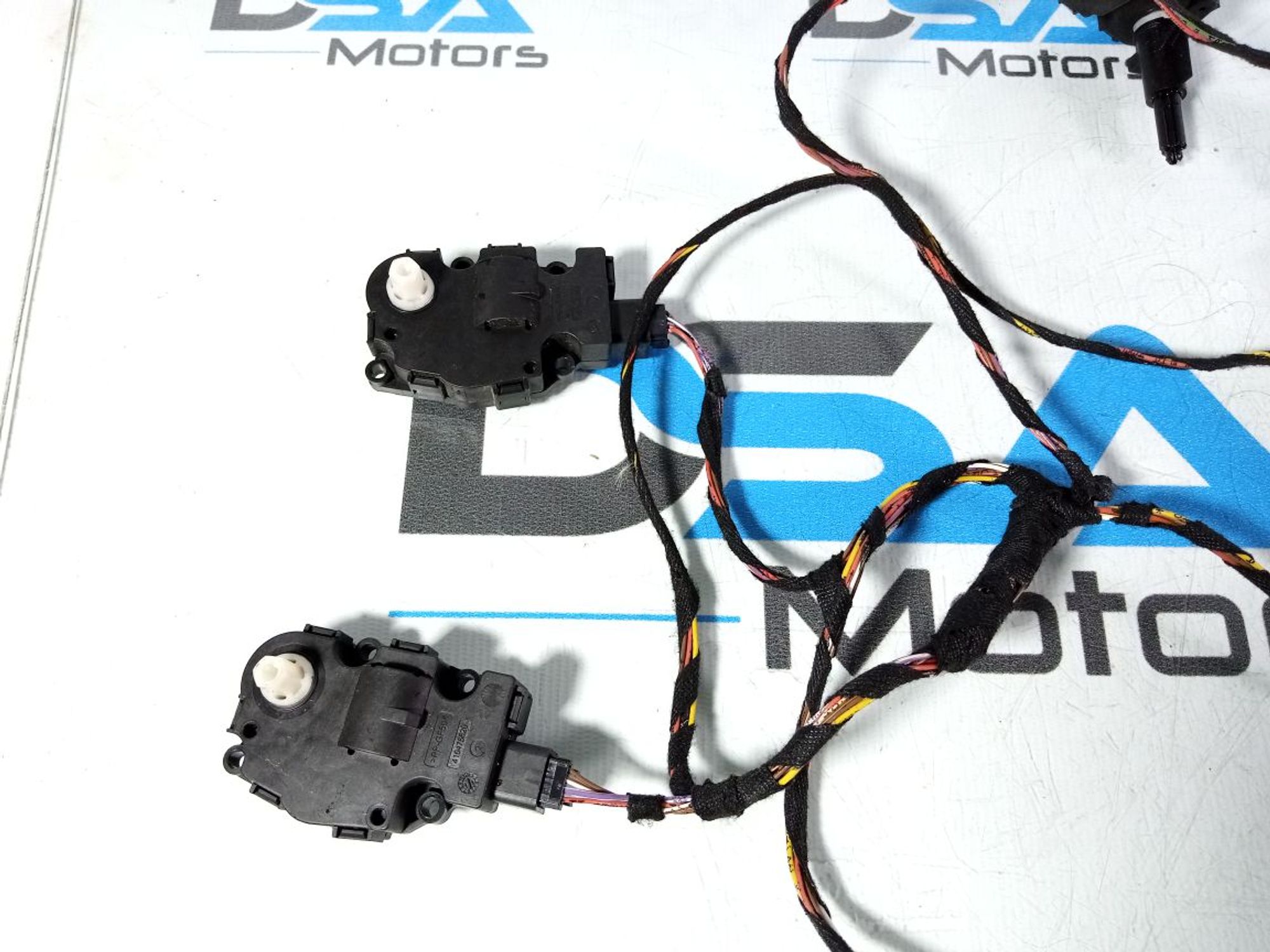 https://gcs.partsauto.market/rn-stockpro.appspot.com/thmbs/userImages/b7628e092085f1f91467af1afb6e7630/part/fb261cdc-e919-4bd2-9faf-92afb4e49a88_1747024236609.jpg