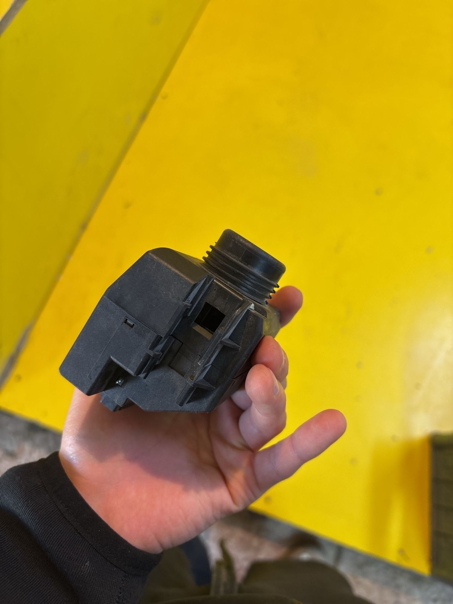 https://gcs.partsauto.market/rn-stockpro.appspot.com/thmbs/userImages/c566b97a16b148191013c3a1016369ae/part/0bb9490e-3903-4ae9-a133-1203e7f9a2e8_1746097604688.jpg