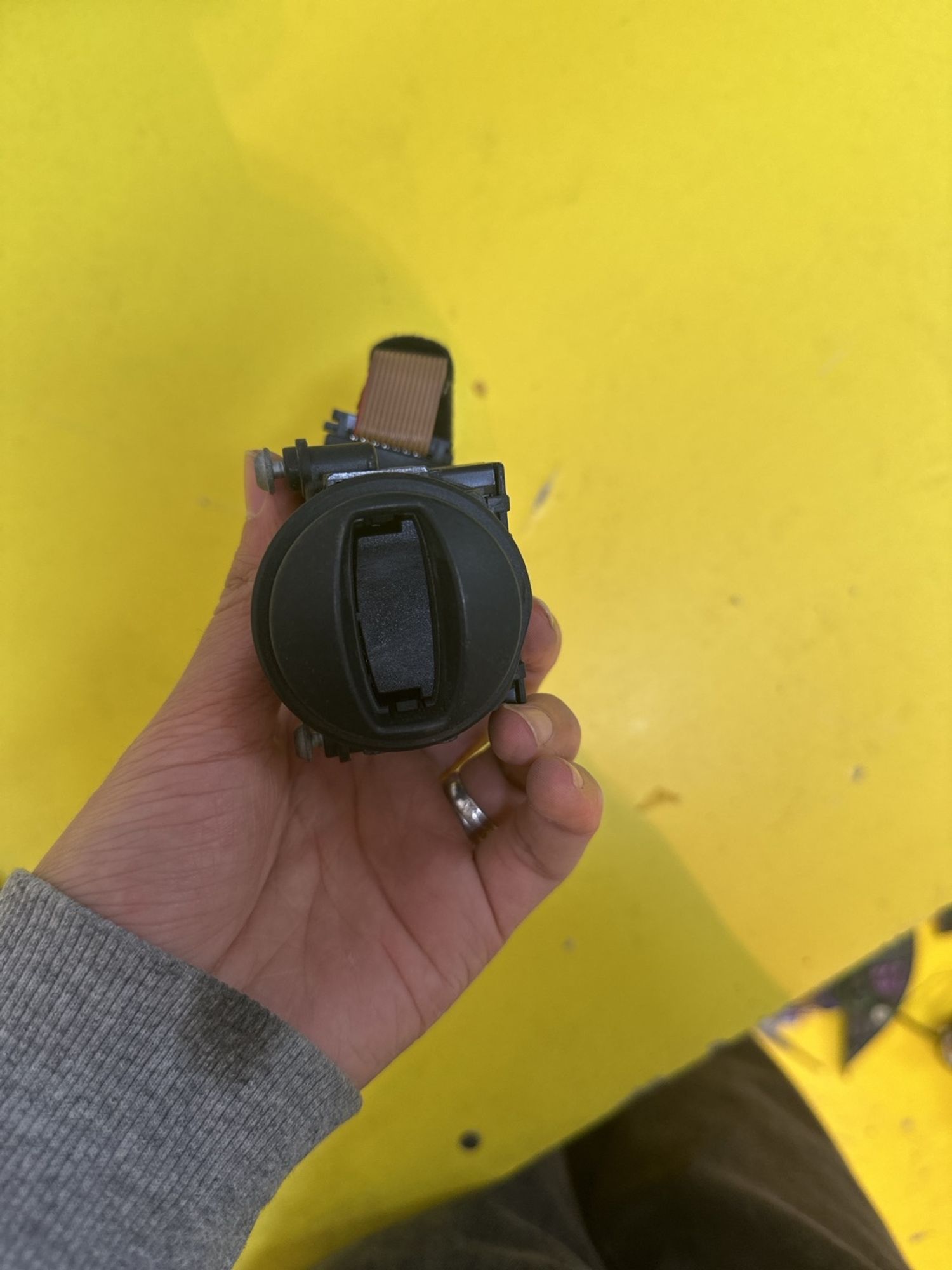 https://gcs.partsauto.market/rn-stockpro.appspot.com/thmbs/userImages/c566b97a16b148191013c3a1016369ae/part/151e96a5-4c1d-4088-90b5-0ed9eb19c259_1746098838491.jpg