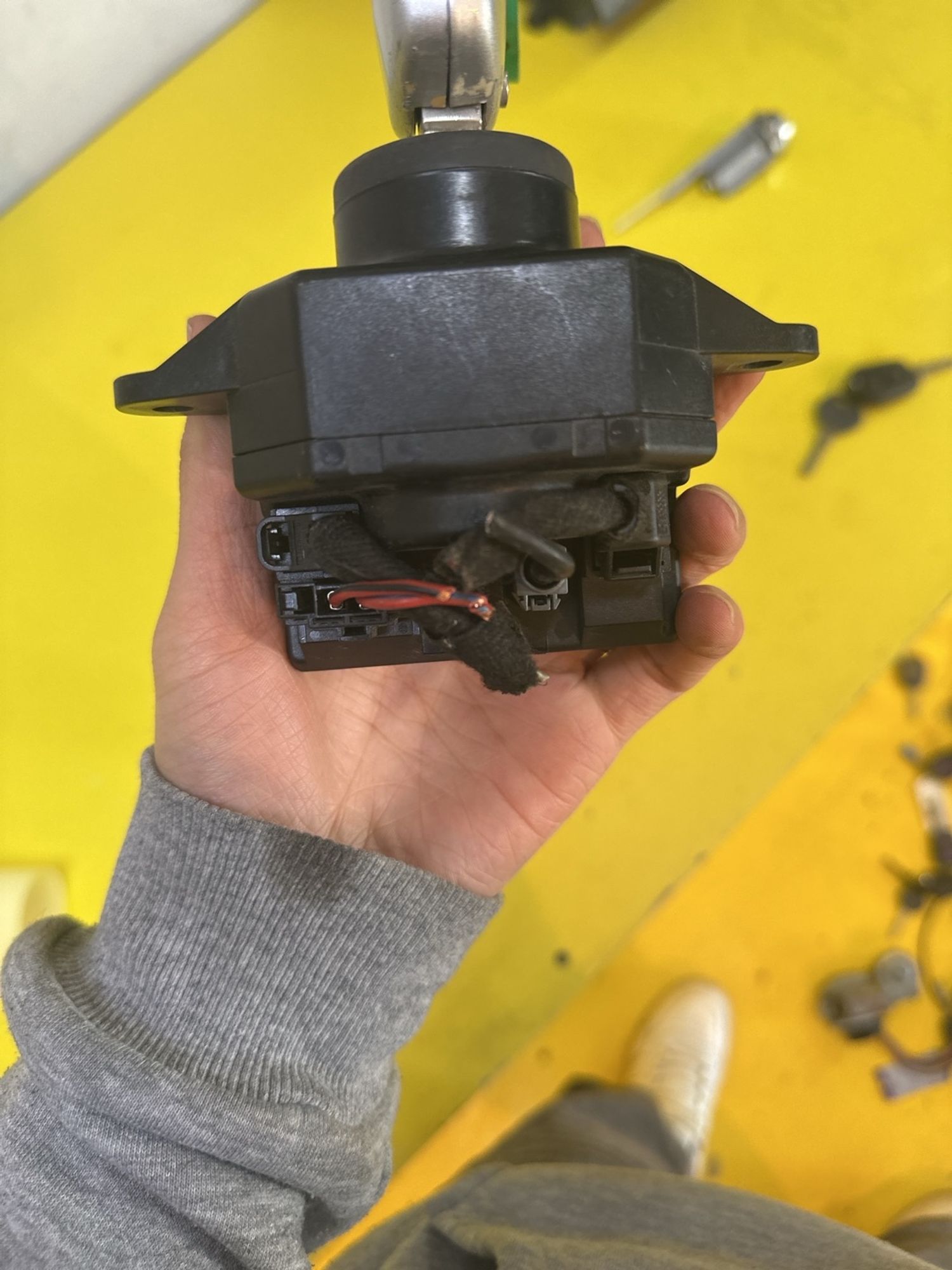https://gcs.partsauto.market/rn-stockpro.appspot.com/thmbs/userImages/c566b97a16b148191013c3a1016369ae/part/3507ddde-4f9c-410e-82ac-4021cb44da01_1746099679743.jpg