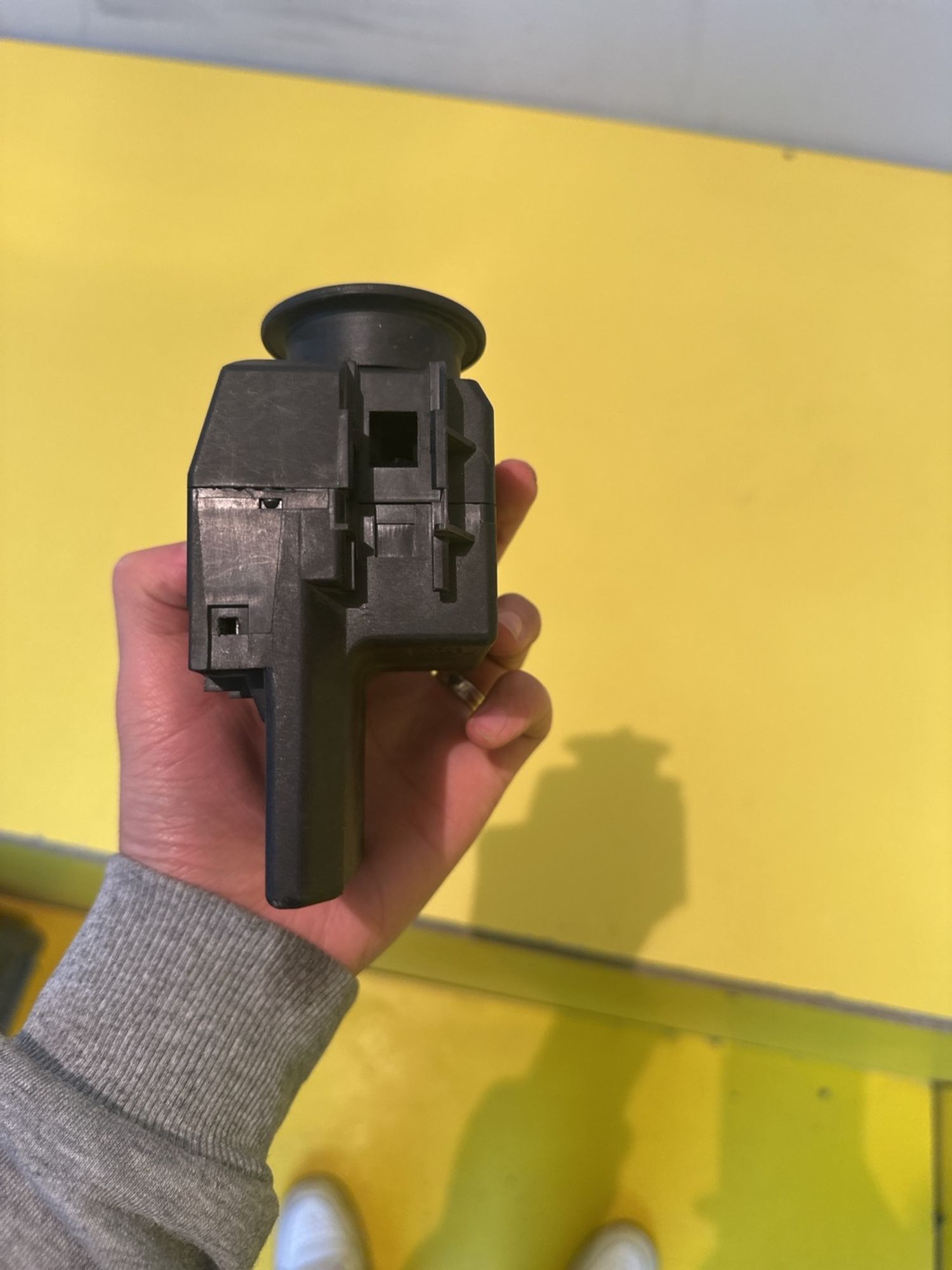 https://gcs.partsauto.market/rn-stockpro.appspot.com/thmbs/userImages/c566b97a16b148191013c3a1016369ae/part/5142d569-19c7-41f3-a6a4-d19ccba45633_1746097772969.jpg
