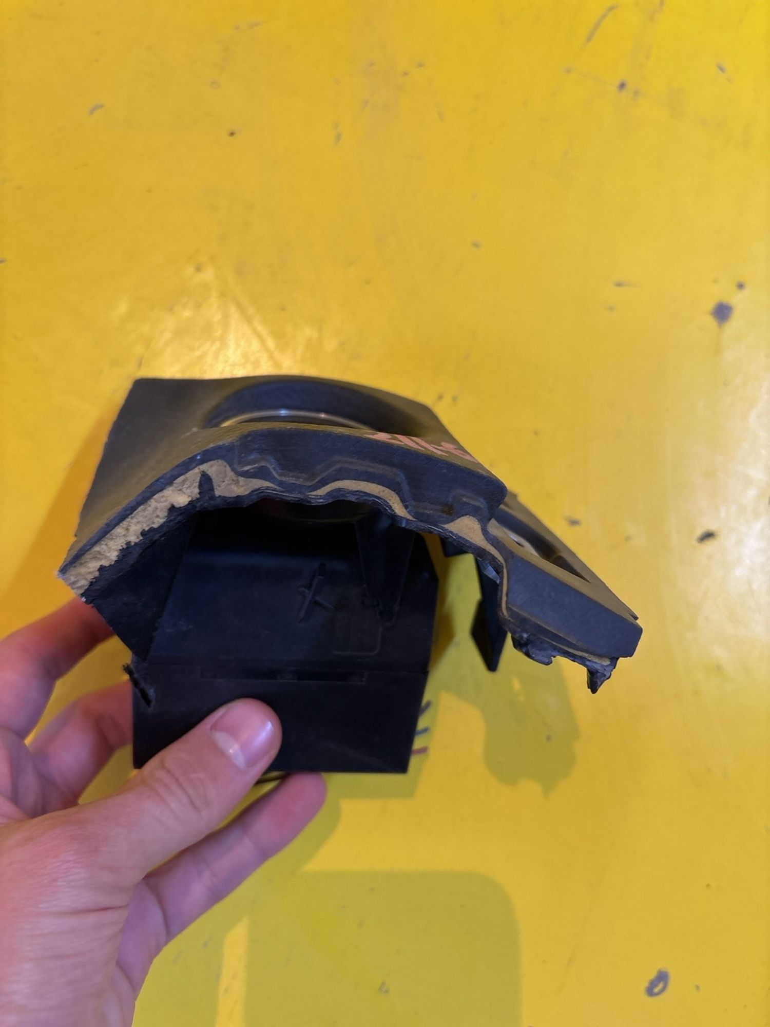 https://gcs.partsauto.market/rn-stockpro.appspot.com/thmbs/userImages/c566b97a16b148191013c3a1016369ae/part/ce191437-54f0-47d1-8a68-99ddeef6424b_1746097468889.jpg