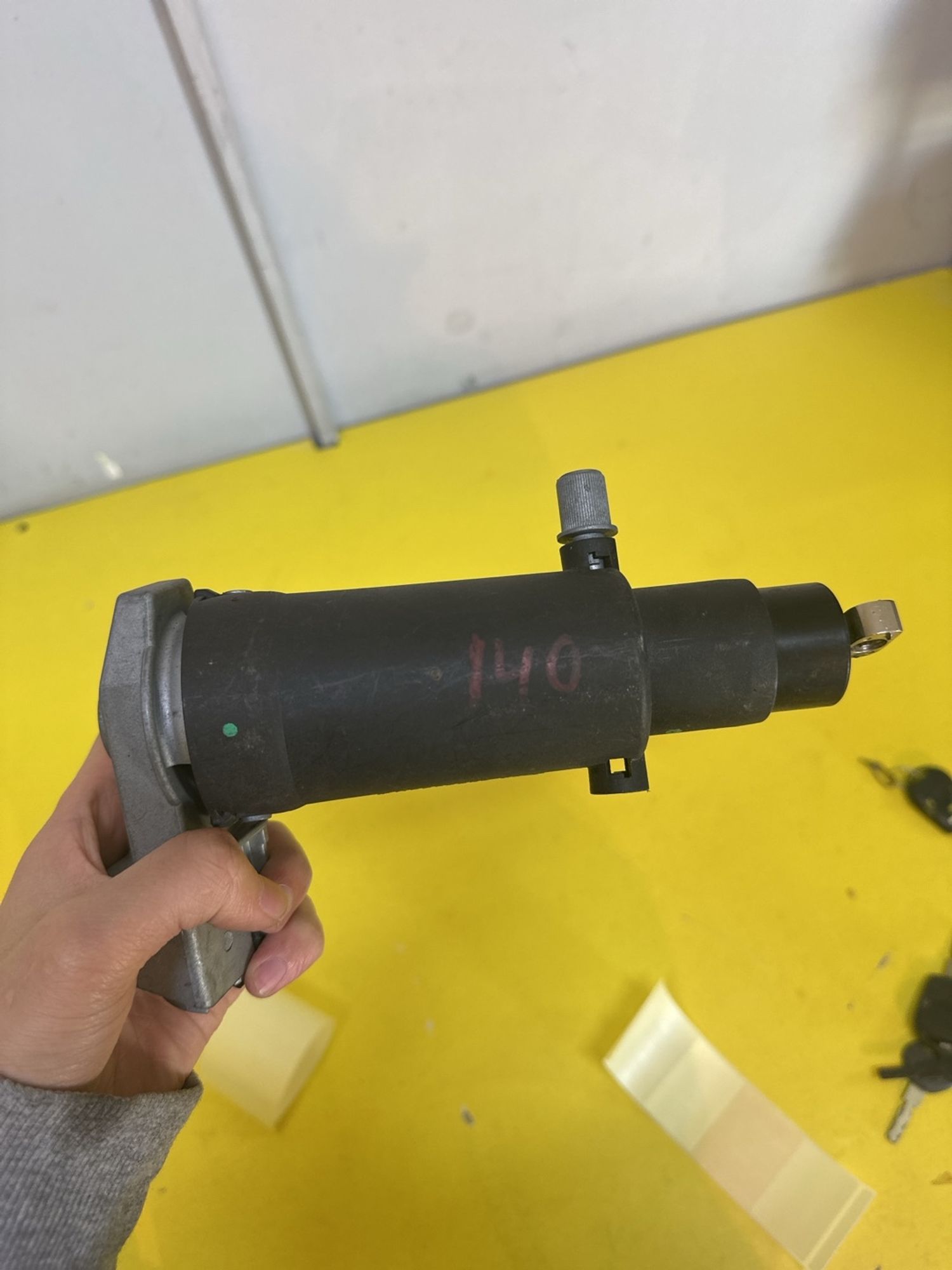 https://gcs.partsauto.market/rn-stockpro.appspot.com/thmbs/userImages/c566b97a16b148191013c3a1016369ae/part/f21e70a7-4a9e-419f-8500-37ea964fb59e_1746099981539.jpg