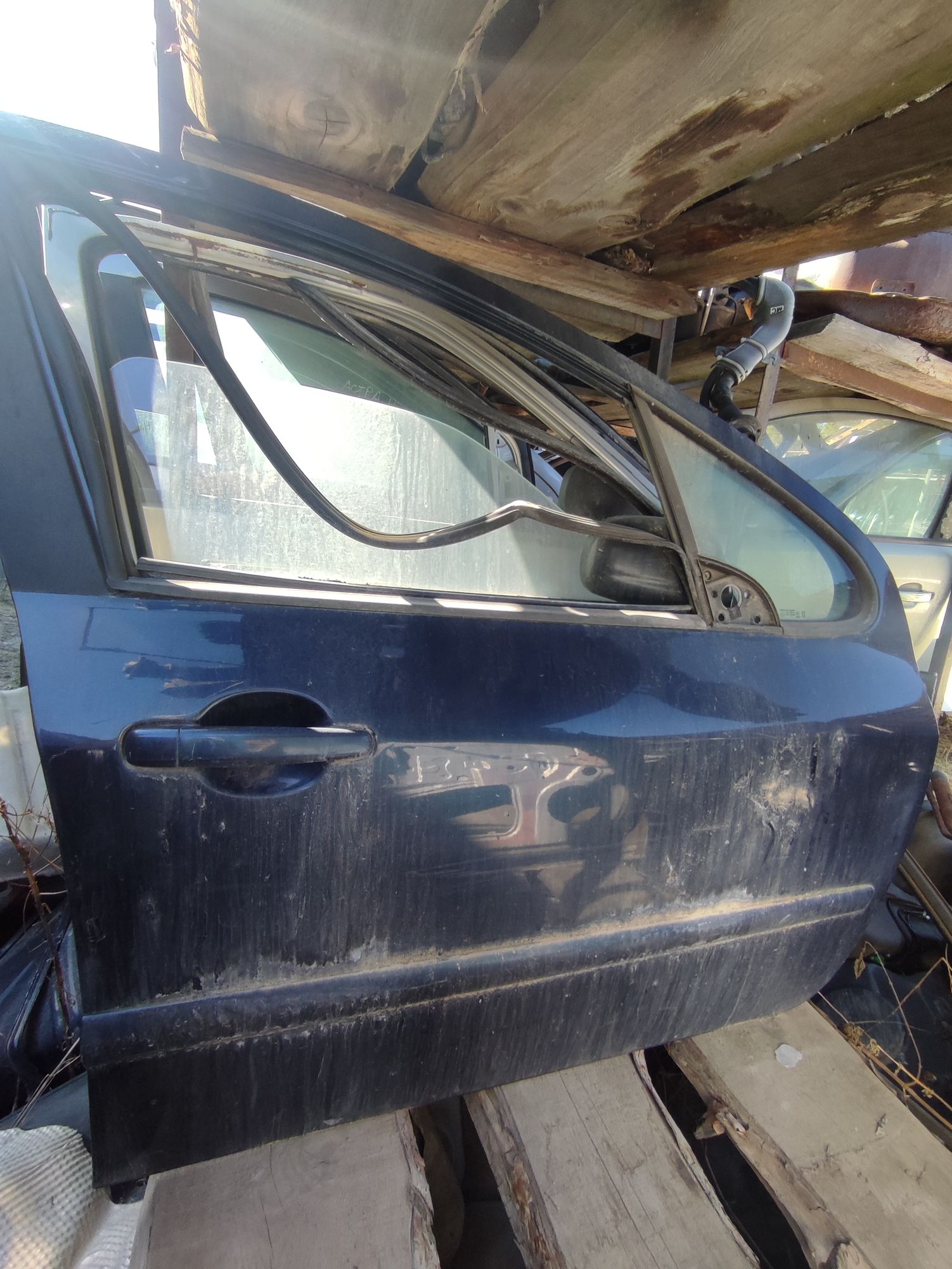 Дверь передняя правая Peugeot 307