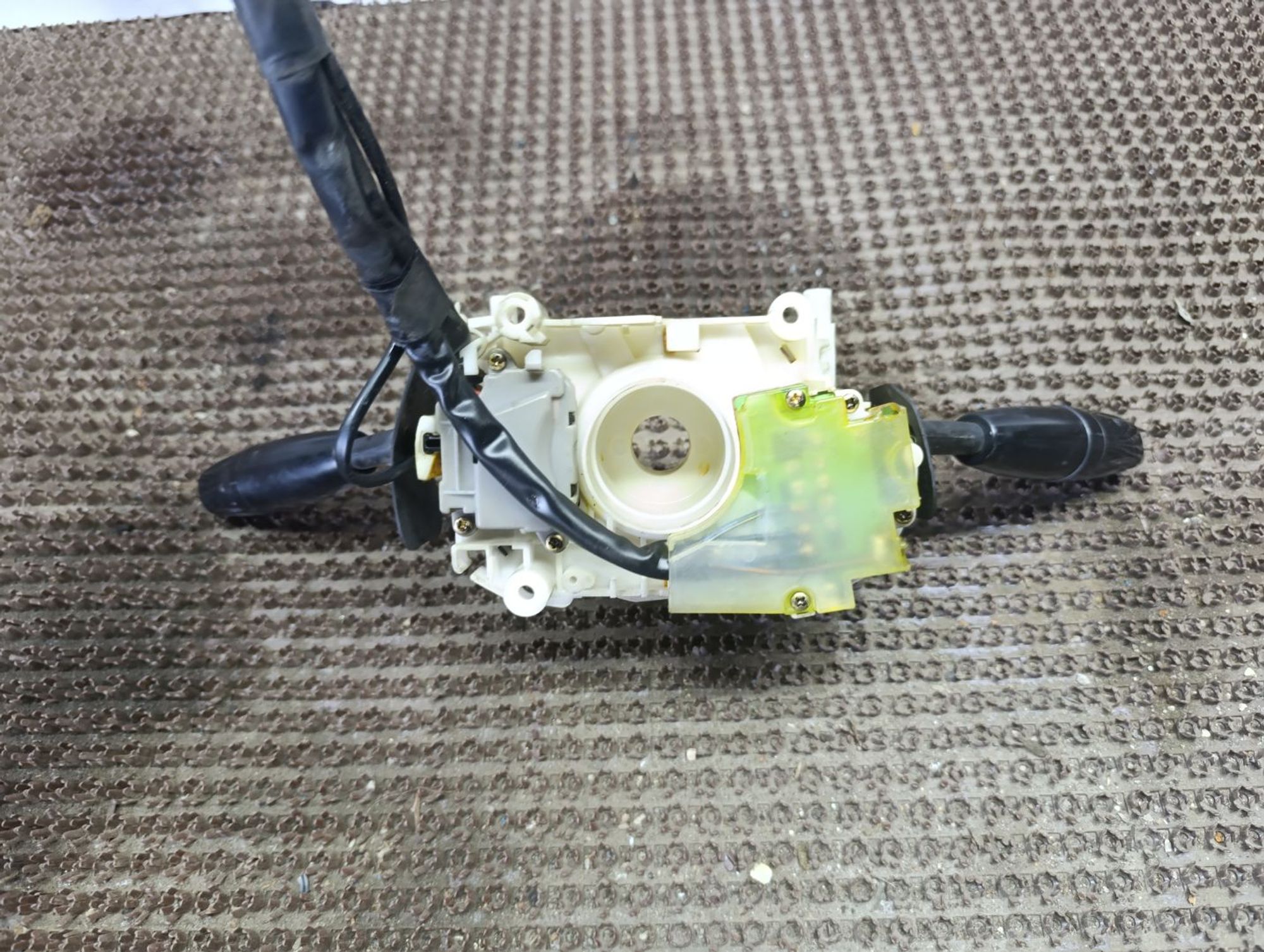 https://gcs.partsauto.market/rn-stockpro.appspot.com/thmbs/userImages/cca1856e256b5441544f9aba03b424a6/part/b974abf9-e2c2-42cc-ad3c-69fc5527333b_1748365126608.jpg