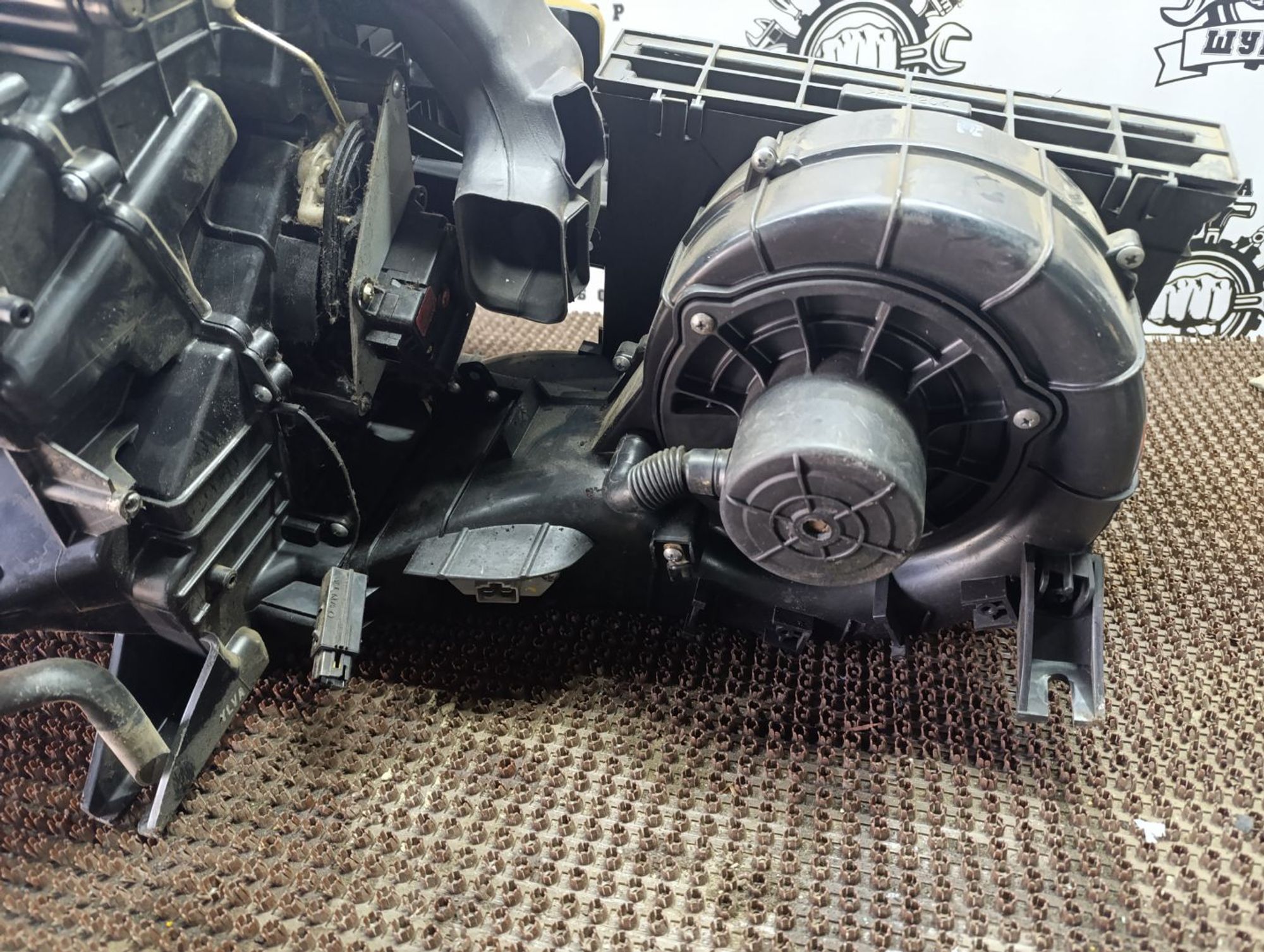 https://gcs.partsauto.market/rn-stockpro.appspot.com/thmbs/userImages/cca1856e256b5441544f9aba03b424a6/part/c3ae9721-90d0-40b6-987c-4fc1fd760bc7_1746434805510.jpg