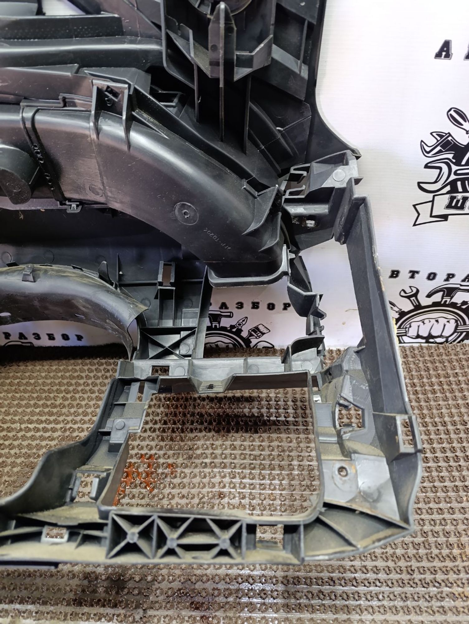 https://gcs.partsauto.market/rn-stockpro.appspot.com/thmbs/userImages/cca1856e256b5441544f9aba03b424a6/part/f6bdaf52-f873-4c0a-a551-3f17fd57d7f3_1746380611636.jpg