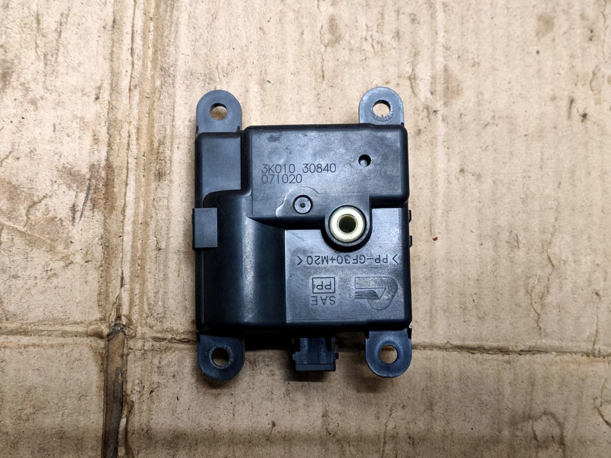 https://gcs.partsauto.market/rn-stockpro.appspot.com/thmbs/userImages/d89d66a30f14dbad161fb7a986aa0fe5/part/0bf90670-5e30-4894-bd09-7adffbe240e1_1746281167595.jpg