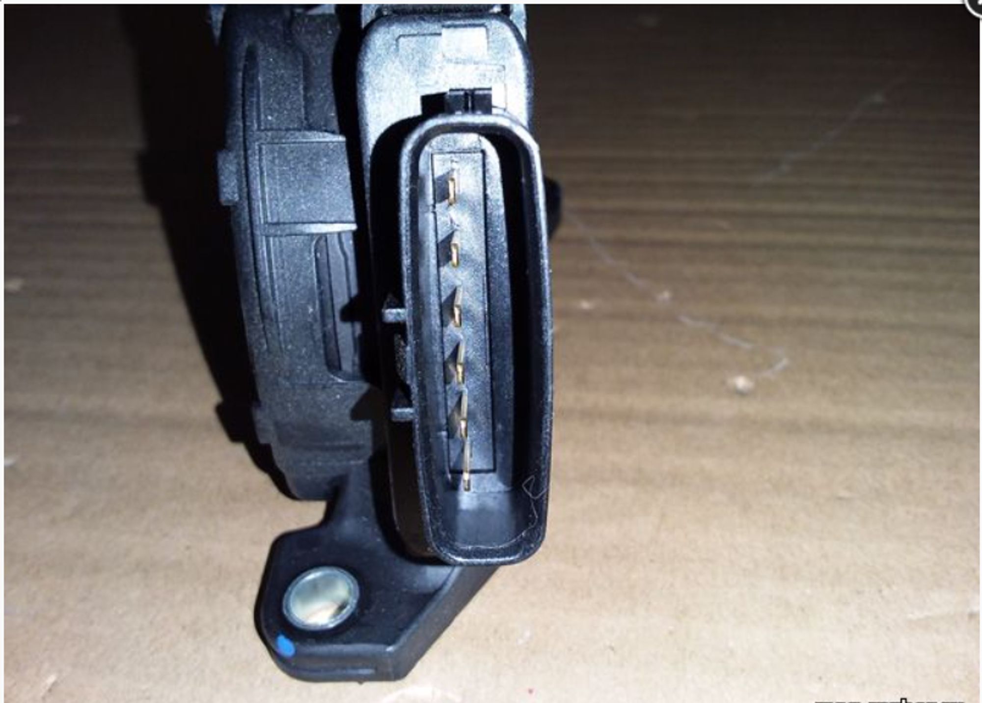 https://gcs.partsauto.market/rn-stockpro.appspot.com/thmbs/userImages/d89d66a30f14dbad161fb7a986aa0fe5/part/11683ccb-eb28-4f5b-82e0-b9f60bb6891c_1745913224347.jpg