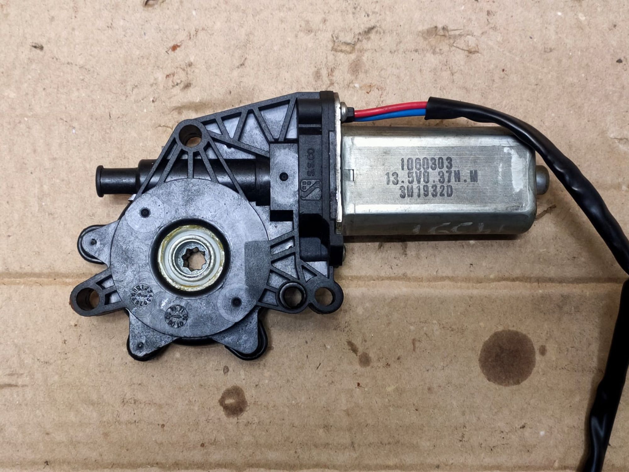 https://gcs.partsauto.market/rn-stockpro.appspot.com/thmbs/userImages/d89d66a30f14dbad161fb7a986aa0fe5/part/31fa936e-da0f-4e84-9792-ec7d2d825a11_1748935981011.jpg