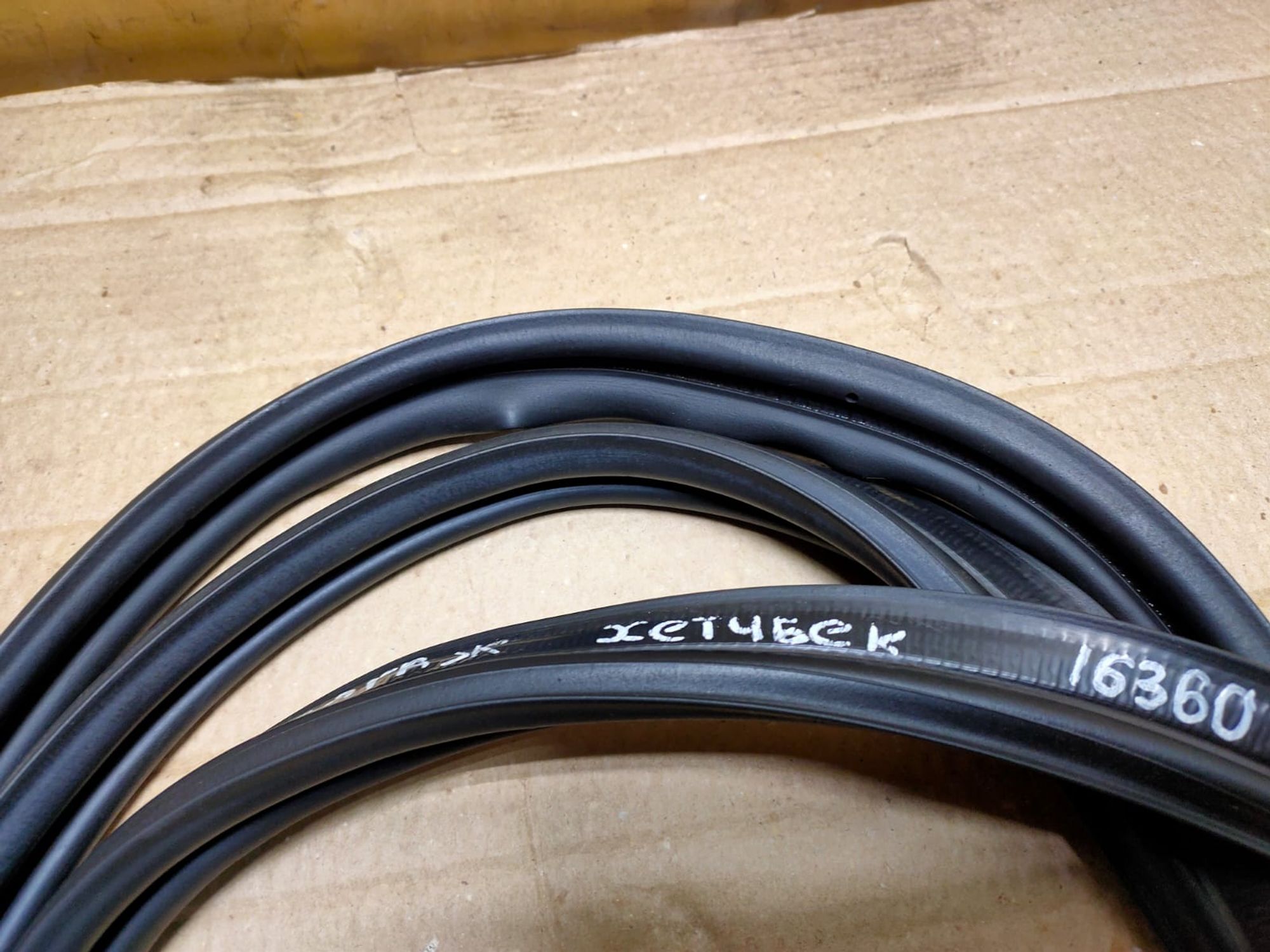 https://gcs.partsauto.market/rn-stockpro.appspot.com/thmbs/userImages/d89d66a30f14dbad161fb7a986aa0fe5/part/337e11fd-b6d1-4cbb-bfbc-2fe7e3eaff5d_1747918379511.jpg