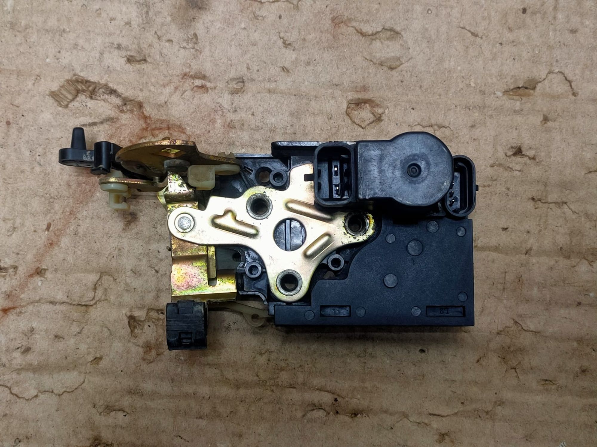 https://gcs.partsauto.market/rn-stockpro.appspot.com/thmbs/userImages/d89d66a30f14dbad161fb7a986aa0fe5/part/347798e0-37ed-4524-906a-392294ee46cd_1749641852038.jpg