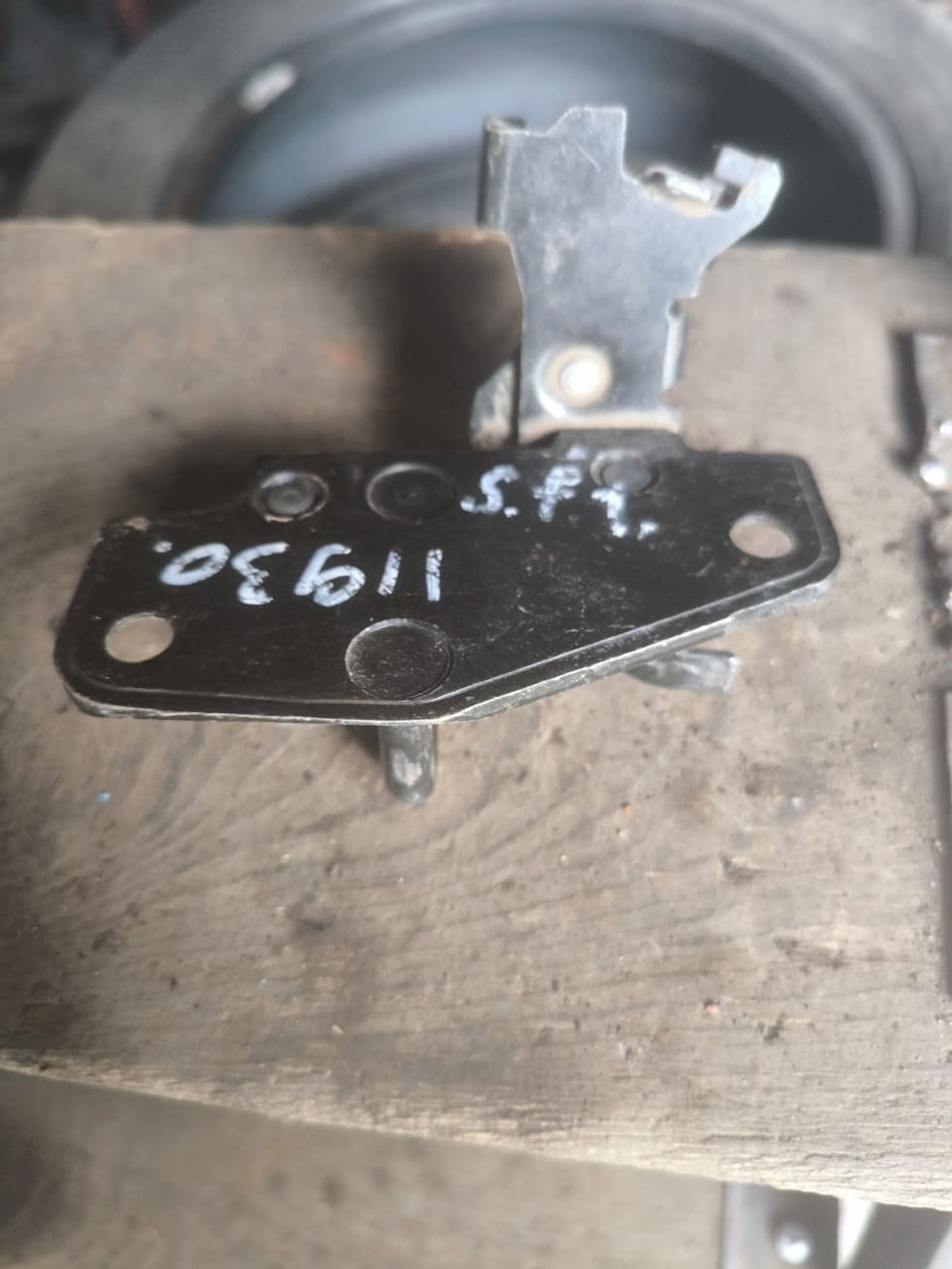 https://gcs.partsauto.market/rn-stockpro.appspot.com/thmbs/userImages/d89d66a30f14dbad161fb7a986aa0fe5/part/349ed454-9f6d-432b-806a-13f9c82e4241_1748692990170.jpg