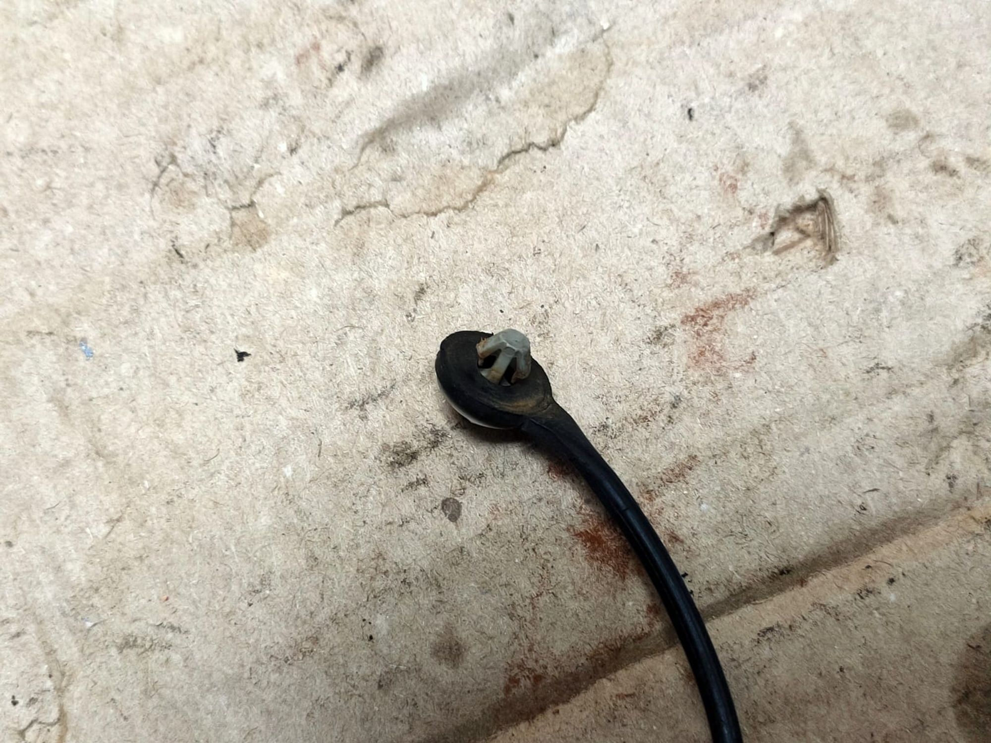 https://gcs.partsauto.market/rn-stockpro.appspot.com/thmbs/userImages/d89d66a30f14dbad161fb7a986aa0fe5/part/35a529eb-7b79-4b40-adfb-bd4b9aeb4359_1748943799887.jpg