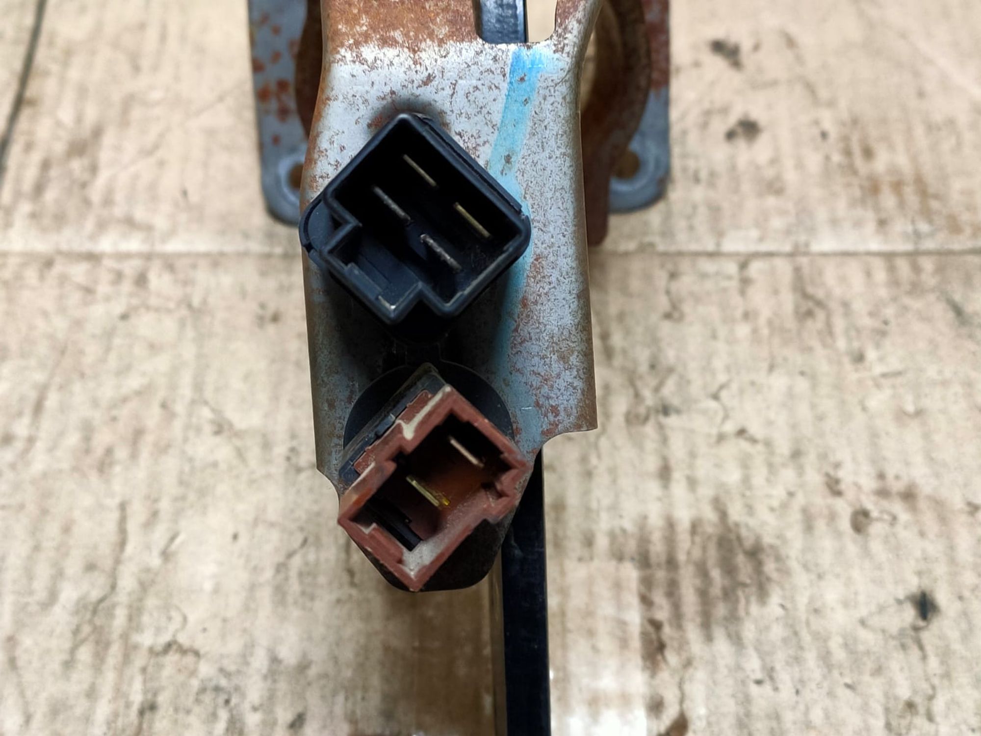 https://gcs.partsauto.market/rn-stockpro.appspot.com/thmbs/userImages/d89d66a30f14dbad161fb7a986aa0fe5/part/35f9c857-a4cd-4ea1-8101-e54a16030f77_1746286823555.jpg
