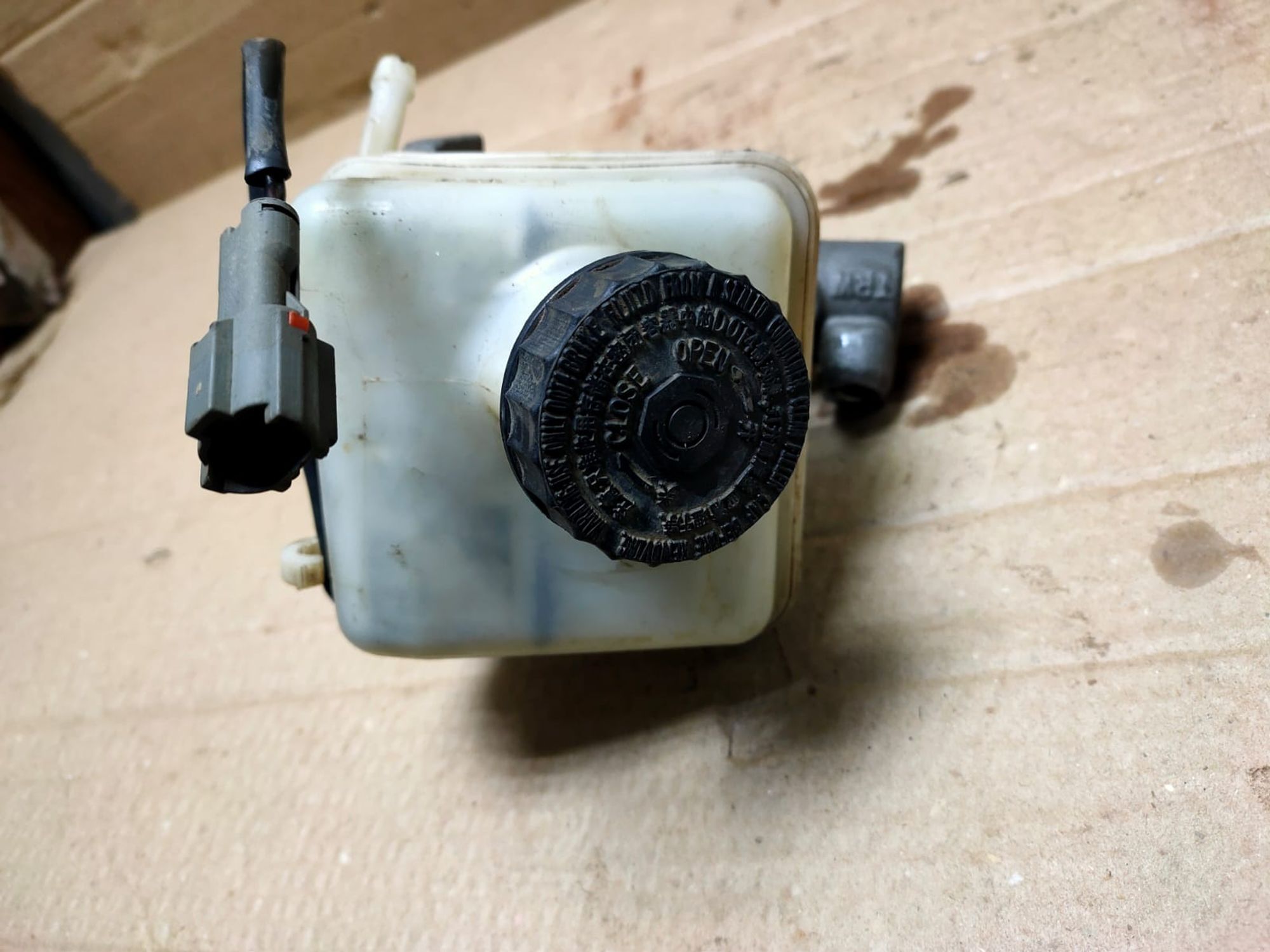 https://gcs.partsauto.market/rn-stockpro.appspot.com/thmbs/userImages/d89d66a30f14dbad161fb7a986aa0fe5/part/399375b1-85c3-49f2-8136-e05b9993f7f3_1748939795250.jpg