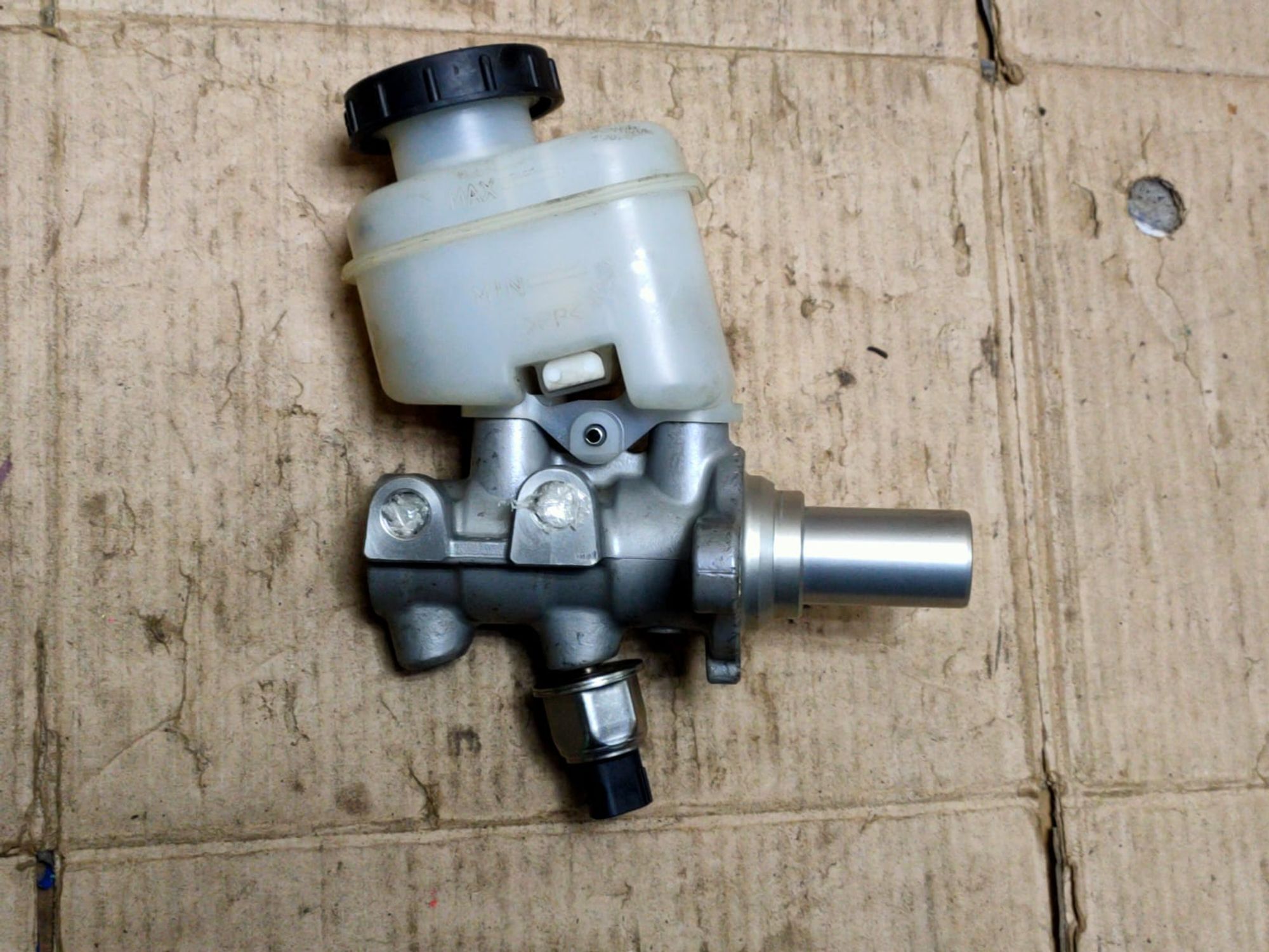 https://gcs.partsauto.market/rn-stockpro.appspot.com/thmbs/userImages/d89d66a30f14dbad161fb7a986aa0fe5/part/3bf51774-3f61-4a4a-b122-e1478333ee54_1746180453618.jpg