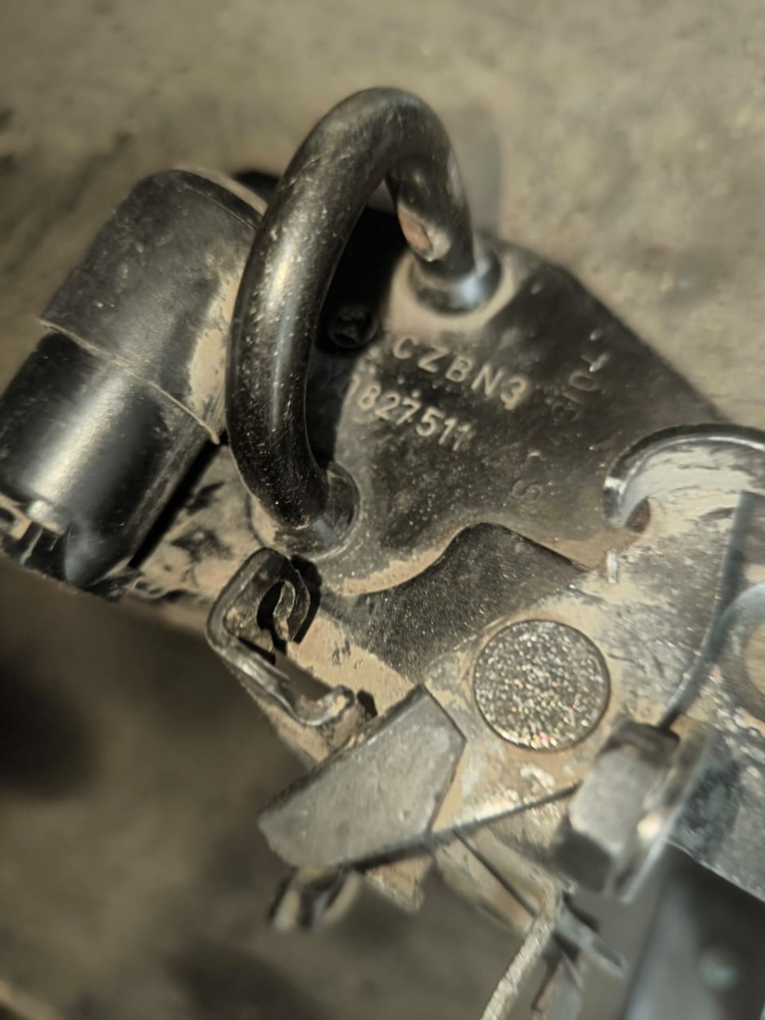 https://gcs.partsauto.market/rn-stockpro.appspot.com/thmbs/userImages/d89d66a30f14dbad161fb7a986aa0fe5/part/46171149-b803-473c-8479-55836bb756a2_1748692990334.jpg
