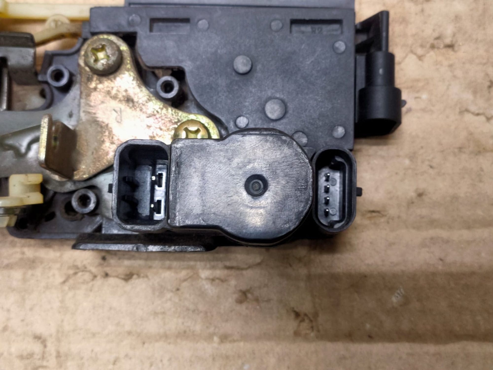 https://gcs.partsauto.market/rn-stockpro.appspot.com/thmbs/userImages/d89d66a30f14dbad161fb7a986aa0fe5/part/473954a3-8c5d-42fb-8d1e-4e546cf012d5_1749641574861.jpg