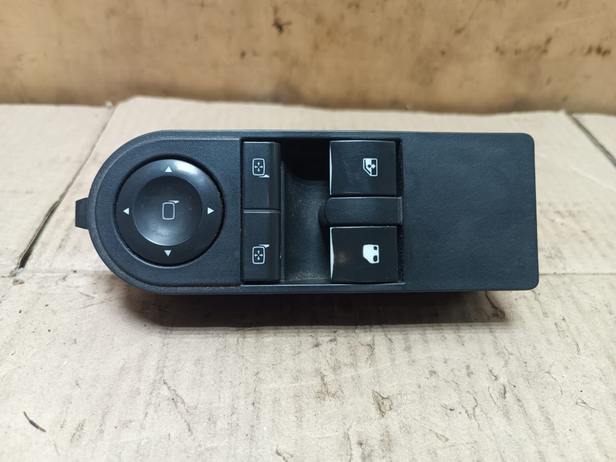 https://gcs.partsauto.market/rn-stockpro.appspot.com/thmbs/userImages/d89d66a30f14dbad161fb7a986aa0fe5/part/478198e3-f159-483a-8e2d-0e5d4d6b71e9_1743763063166.jpg