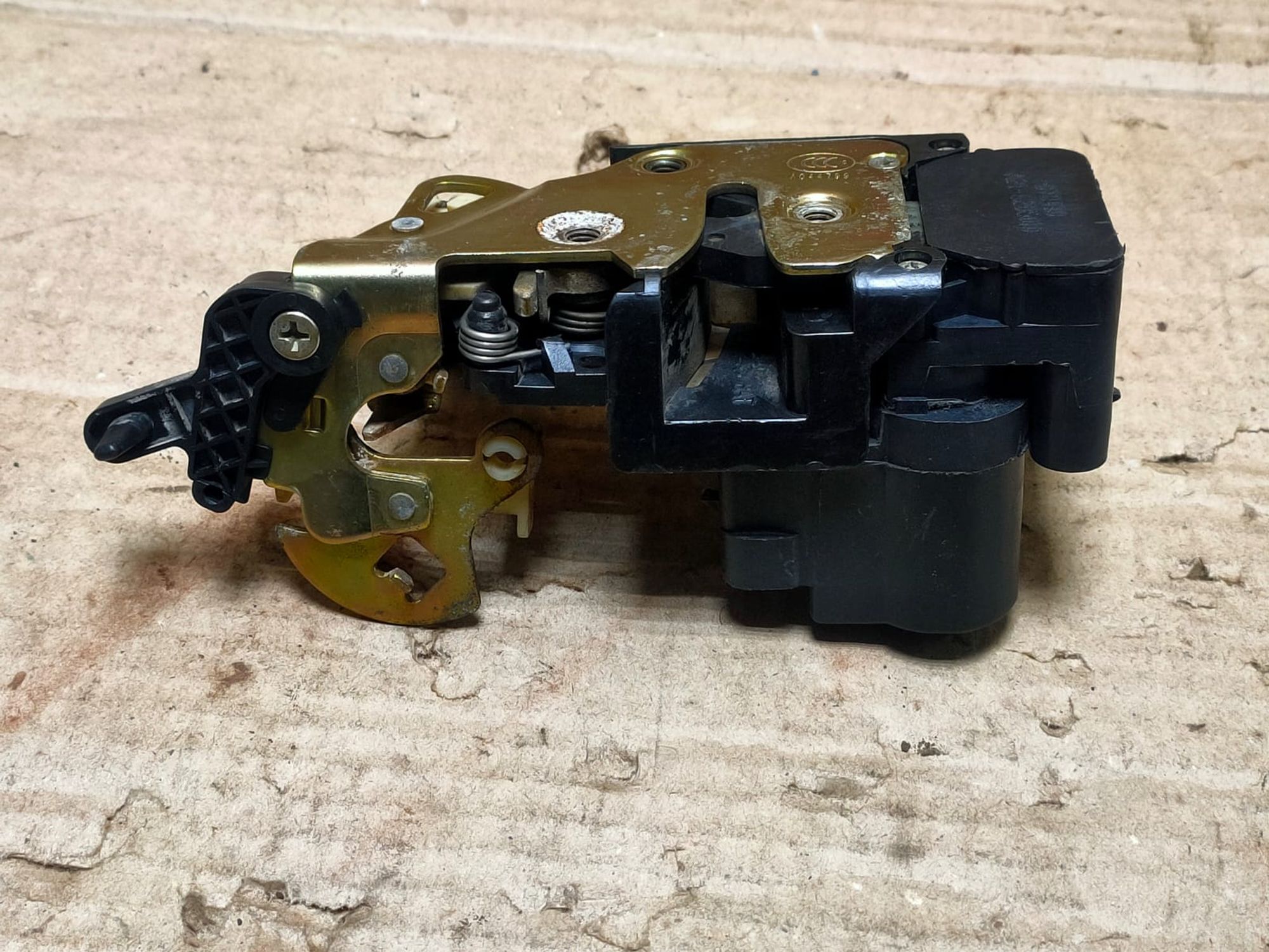 https://gcs.partsauto.market/rn-stockpro.appspot.com/thmbs/userImages/d89d66a30f14dbad161fb7a986aa0fe5/part/4b1dc6d7-e92c-43a4-8395-a49aa48ca170_1749641851894.jpg