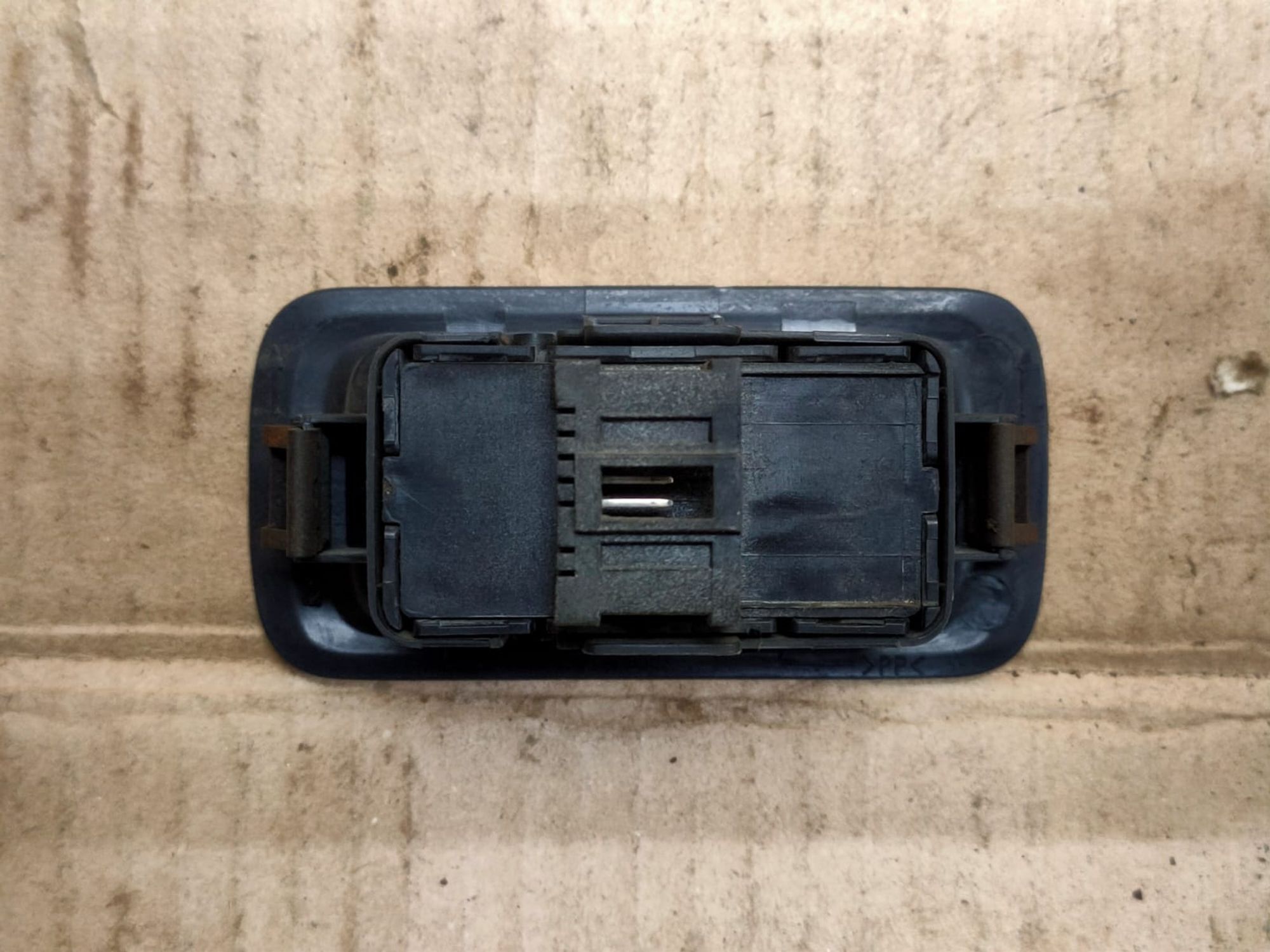 https://gcs.partsauto.market/rn-stockpro.appspot.com/thmbs/userImages/d89d66a30f14dbad161fb7a986aa0fe5/part/4c74349b-4bed-43ce-af5c-347cc49d6f7b_1745390637921.jpg