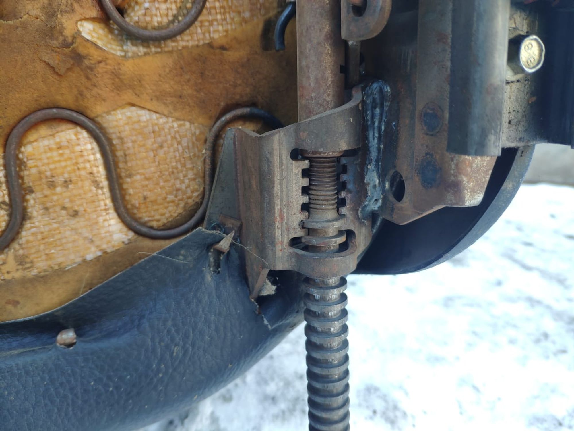 https://gcs.partsauto.market/rn-stockpro.appspot.com/thmbs/userImages/d89d66a30f14dbad161fb7a986aa0fe5/part/54518a07-f314-463f-9071-5f81c09c98fd_1740743927868.jpg