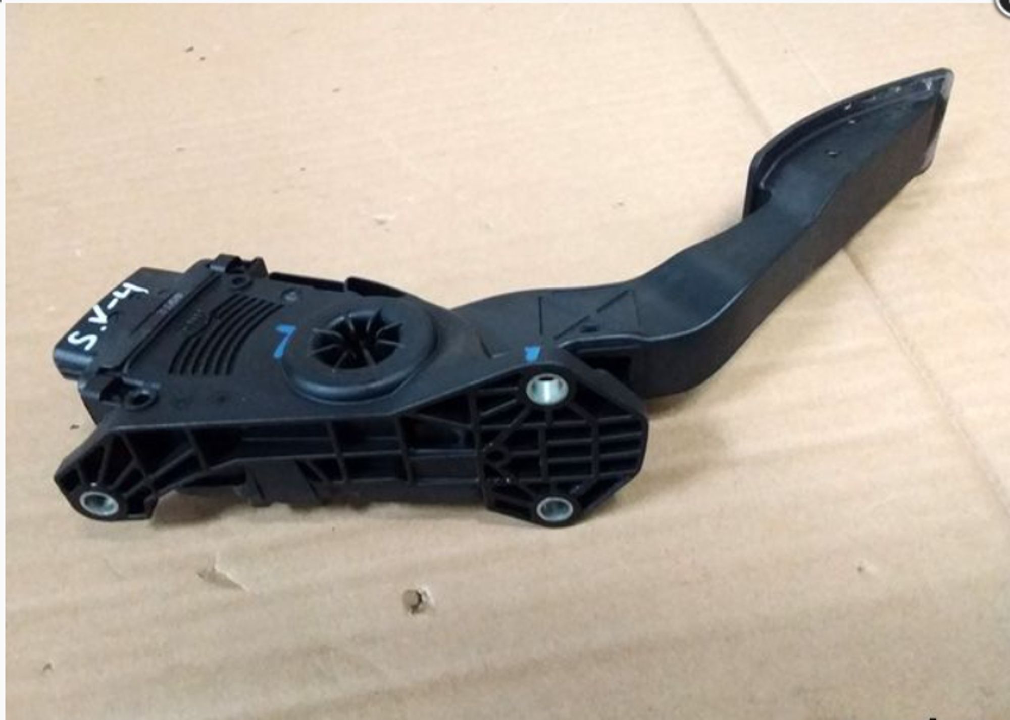 https://gcs.partsauto.market/rn-stockpro.appspot.com/thmbs/userImages/d89d66a30f14dbad161fb7a986aa0fe5/part/5b4fdad6-0233-4bb4-a243-f79b57a3d5c1_1745913224355.jpg
