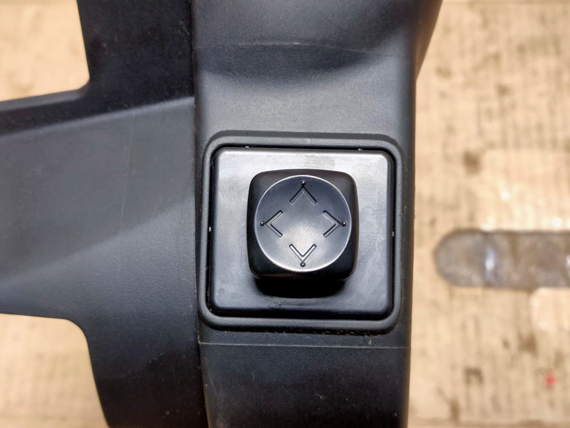 https://gcs.partsauto.market/rn-stockpro.appspot.com/thmbs/userImages/d89d66a30f14dbad161fb7a986aa0fe5/part/75613f0c-40b9-47d1-bec2-f5e0d4b8ab1d_1745562092598.jpg