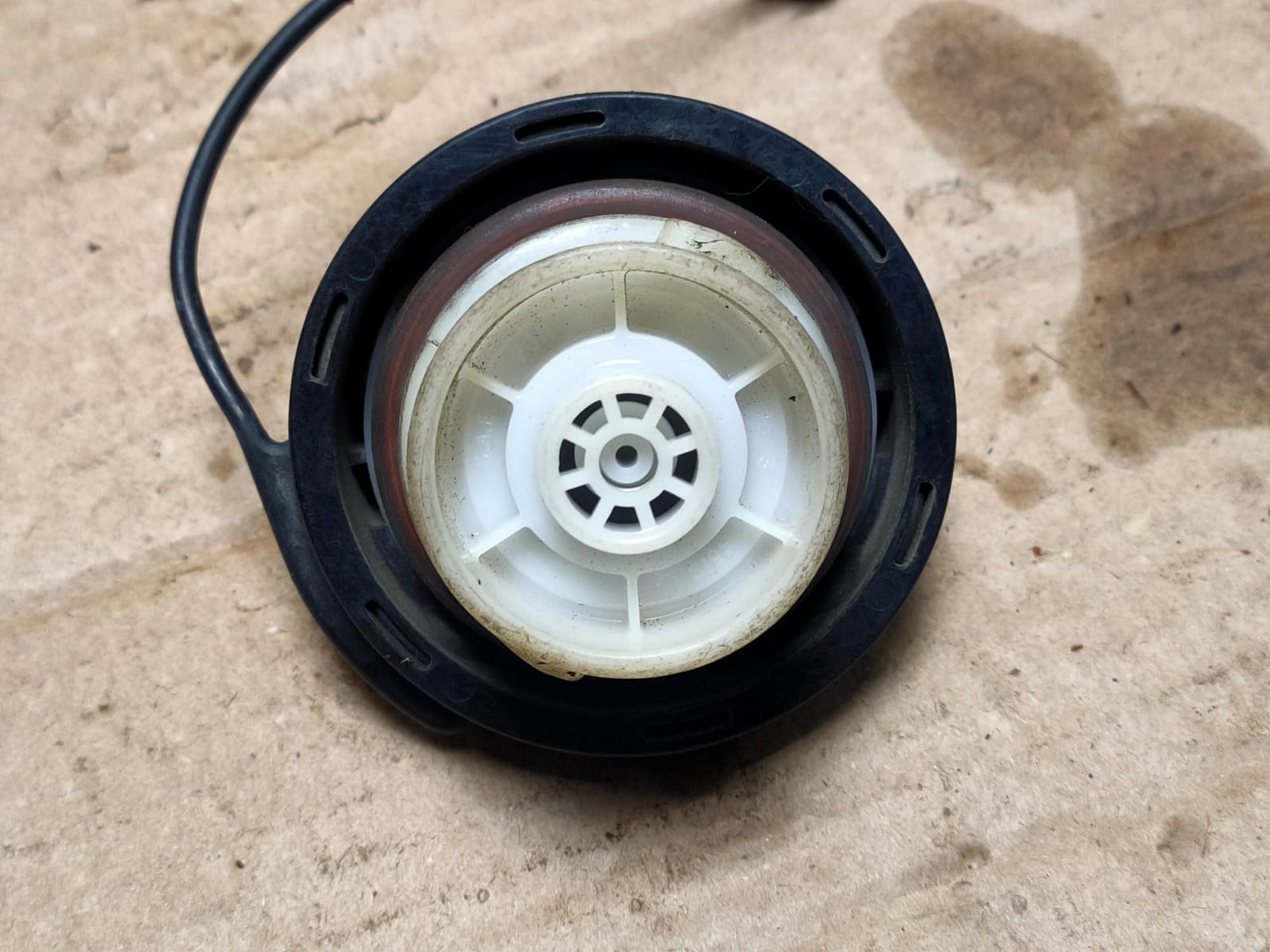https://gcs.partsauto.market/rn-stockpro.appspot.com/thmbs/userImages/d89d66a30f14dbad161fb7a986aa0fe5/part/7c227952-cbbf-48ec-8965-ca3c843cd77b_1748943799818.jpg