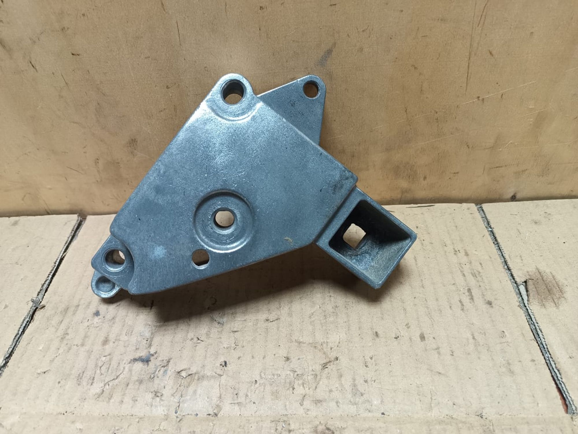 https://gcs.partsauto.market/rn-stockpro.appspot.com/thmbs/userImages/d89d66a30f14dbad161fb7a986aa0fe5/part/8b267b19-8a5a-4313-834c-dc0ae137c5ec_1739200389416.jpg