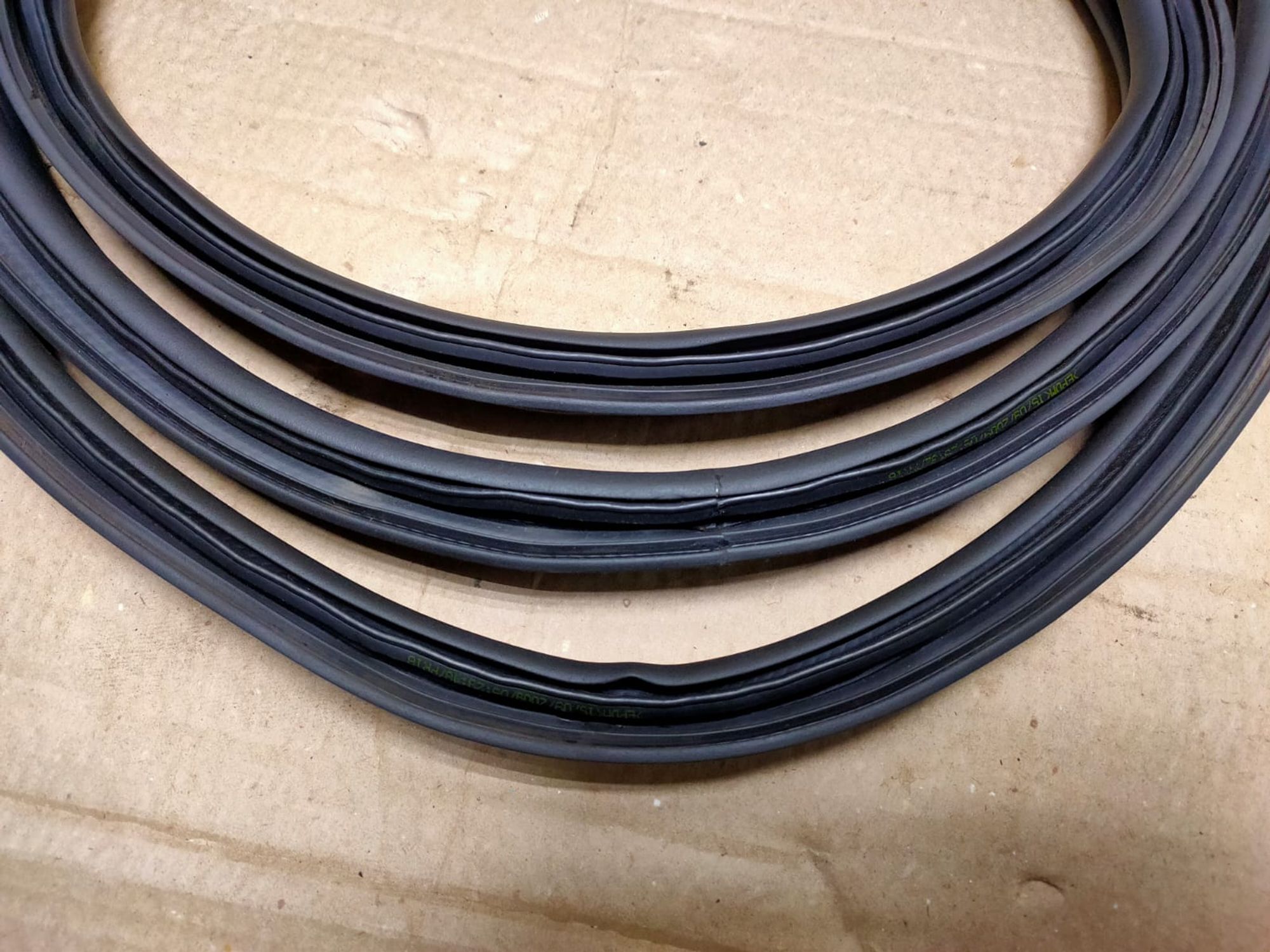https://gcs.partsauto.market/rn-stockpro.appspot.com/thmbs/userImages/d89d66a30f14dbad161fb7a986aa0fe5/part/8d627f81-c62a-41a1-a1b6-f73c8b46c930_1747918379706.jpg