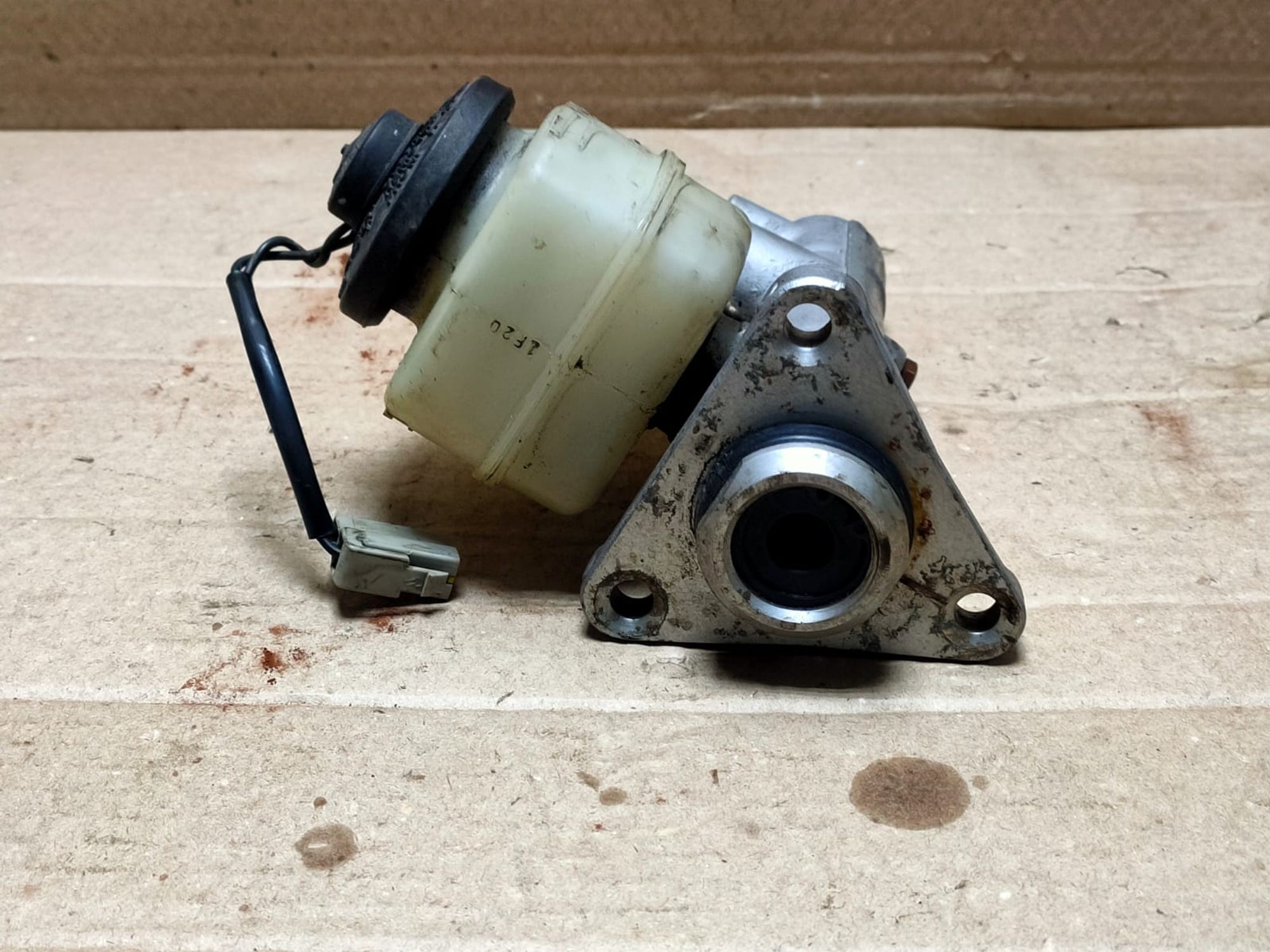 https://gcs.partsauto.market/rn-stockpro.appspot.com/thmbs/userImages/d89d66a30f14dbad161fb7a986aa0fe5/part/955e4a0e-24c4-47c9-ae59-27d1ebd35d15_1748936310009.jpg