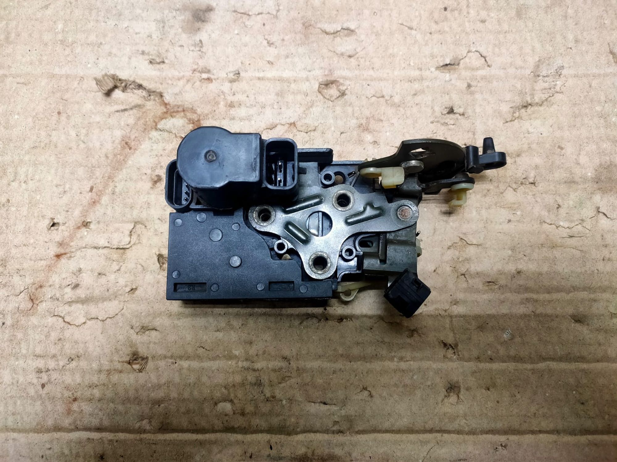 https://gcs.partsauto.market/rn-stockpro.appspot.com/thmbs/userImages/d89d66a30f14dbad161fb7a986aa0fe5/part/a34f9c7d-2772-46a8-b25a-54d3821a604a_1749641740997.jpg
