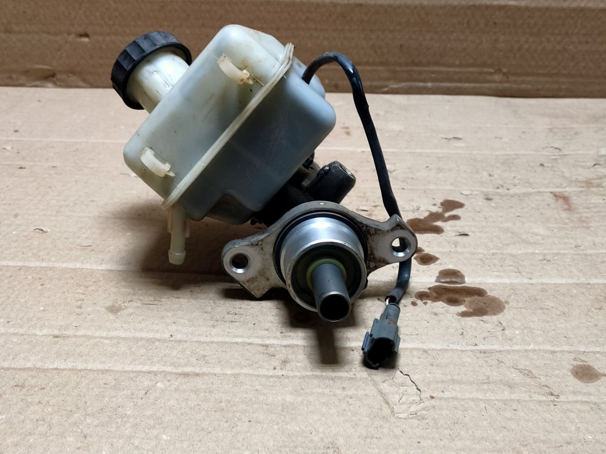 https://gcs.partsauto.market/rn-stockpro.appspot.com/thmbs/userImages/d89d66a30f14dbad161fb7a986aa0fe5/part/abee8f66-182d-4989-abb4-8d8425827595_1748939795303.jpg