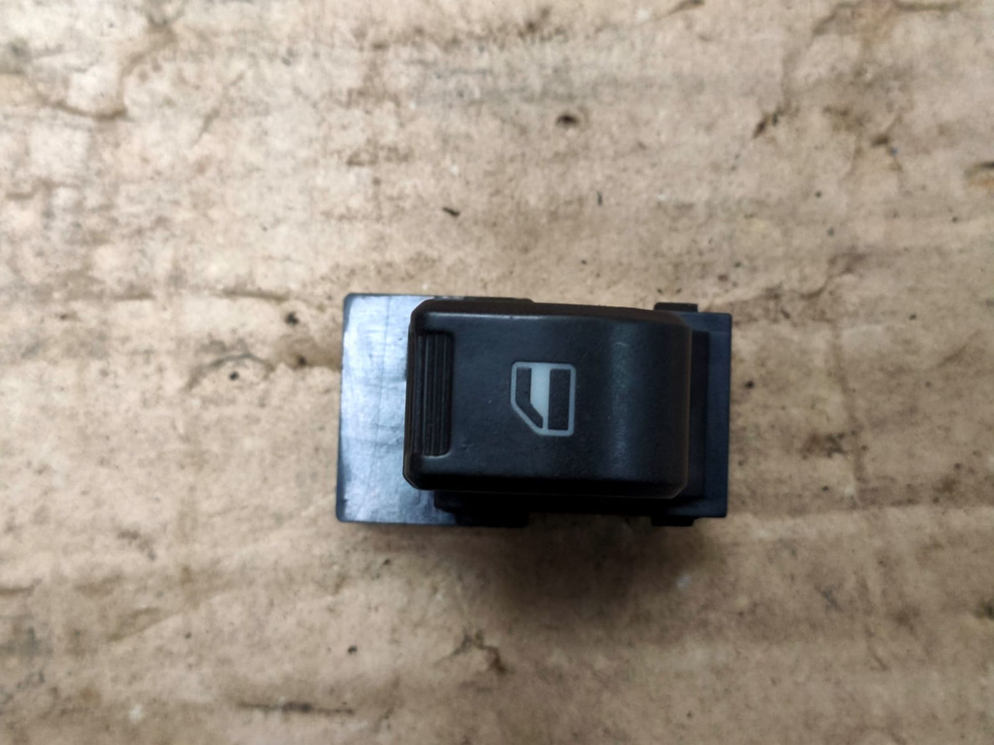 https://gcs.partsauto.market/rn-stockpro.appspot.com/thmbs/userImages/d89d66a30f14dbad161fb7a986aa0fe5/part/b4427690-767c-42c8-88b9-f8619a07d35e_1749636004985.jpg
