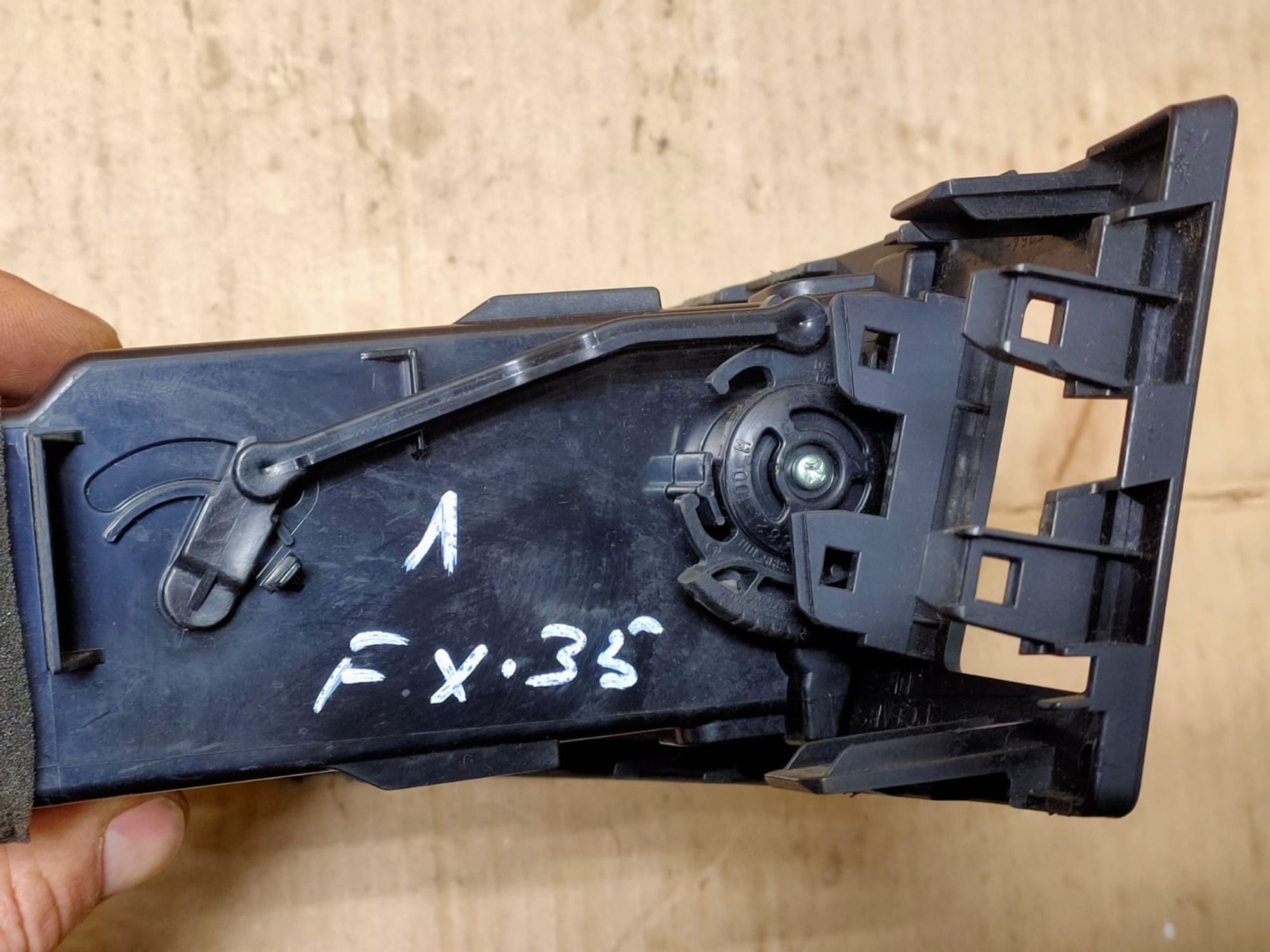 https://gcs.partsauto.market/rn-stockpro.appspot.com/thmbs/userImages/d89d66a30f14dbad161fb7a986aa0fe5/part/b9875b27-b322-4da1-a7af-323d516a8326_1745995765354.jpg