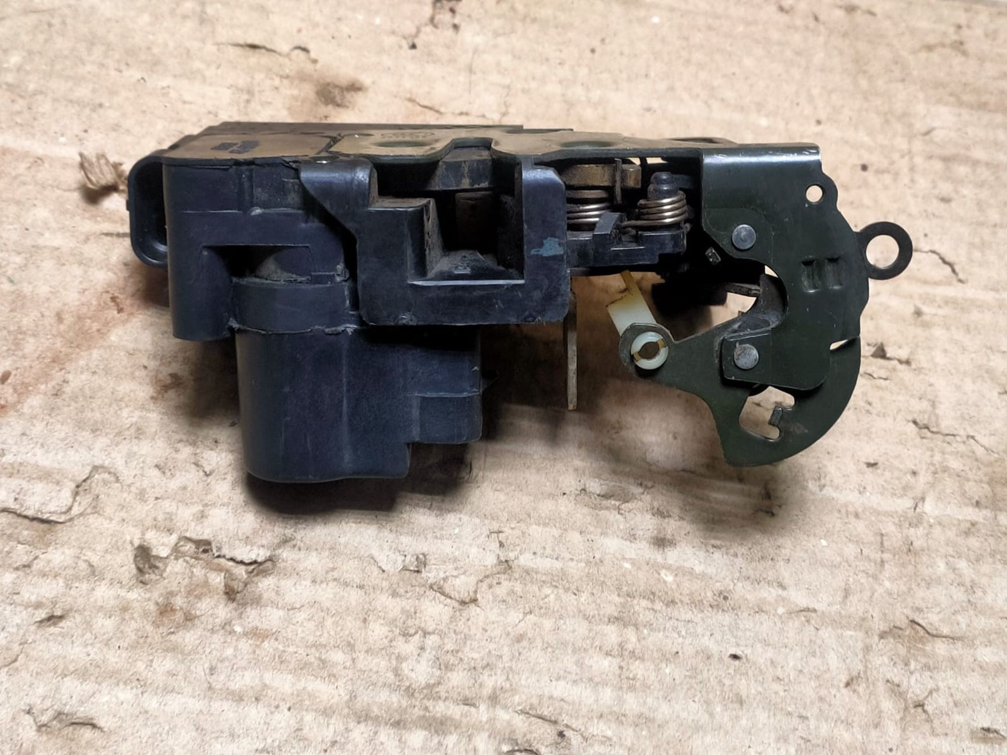https://gcs.partsauto.market/rn-stockpro.appspot.com/thmbs/userImages/d89d66a30f14dbad161fb7a986aa0fe5/part/bf2001ae-c73e-4b9e-86e5-eaaf9700d3d7_1749641575392.jpg