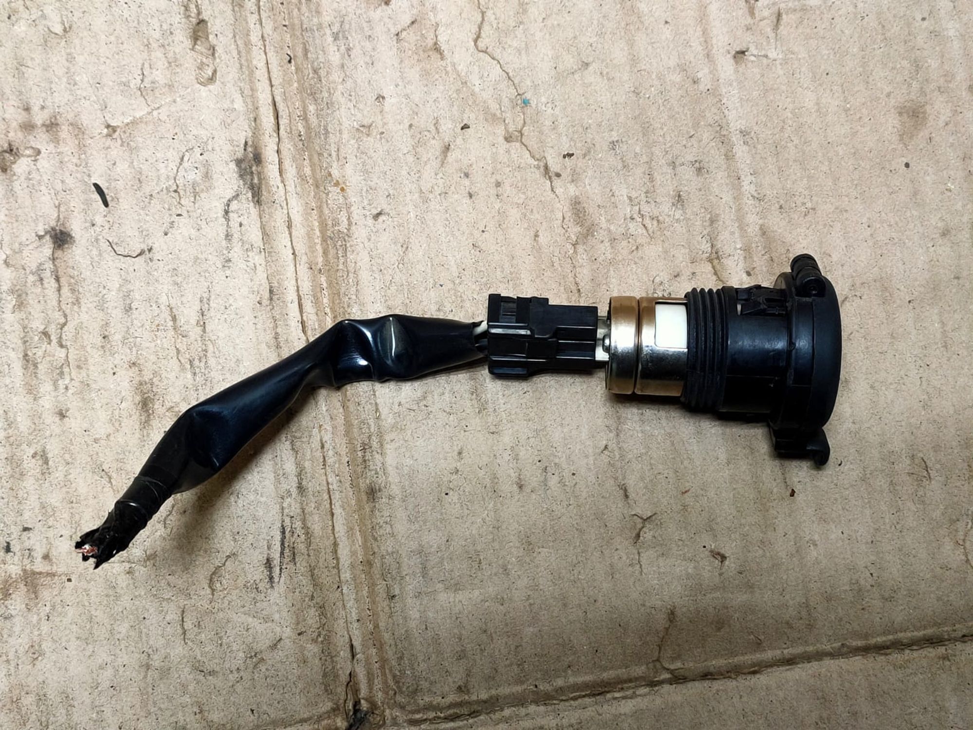 https://gcs.partsauto.market/rn-stockpro.appspot.com/thmbs/userImages/d89d66a30f14dbad161fb7a986aa0fe5/part/c2fb4855-cc04-44f4-8515-875ec0bf7679_1746181135624.jpg