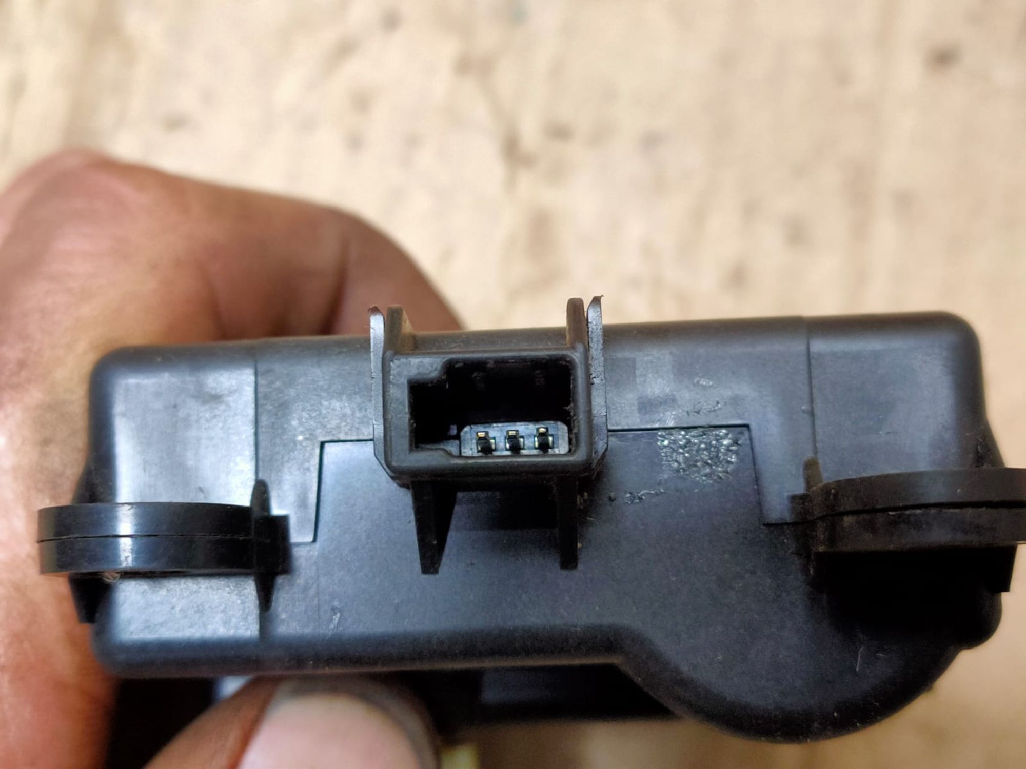 https://gcs.partsauto.market/rn-stockpro.appspot.com/thmbs/userImages/d89d66a30f14dbad161fb7a986aa0fe5/part/e45bf0a8-d4f8-4f1f-a986-f335b4c80199_1746280702509.jpg