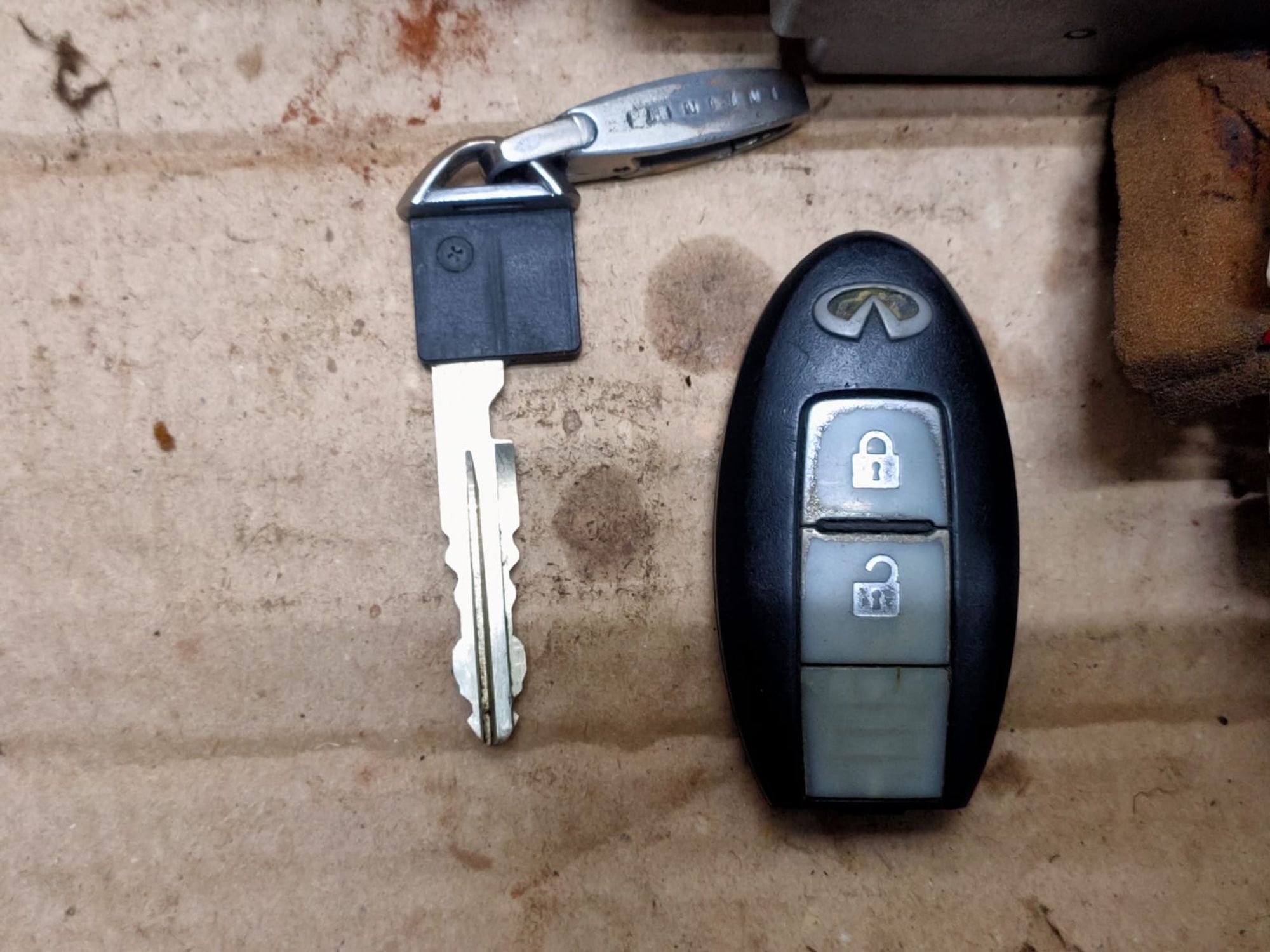https://gcs.partsauto.market/rn-stockpro.appspot.com/thmbs/userImages/d89d66a30f14dbad161fb7a986aa0fe5/part/f4b1ad7c-dc15-44ef-af4d-2563ea463396_1748940333148.jpg