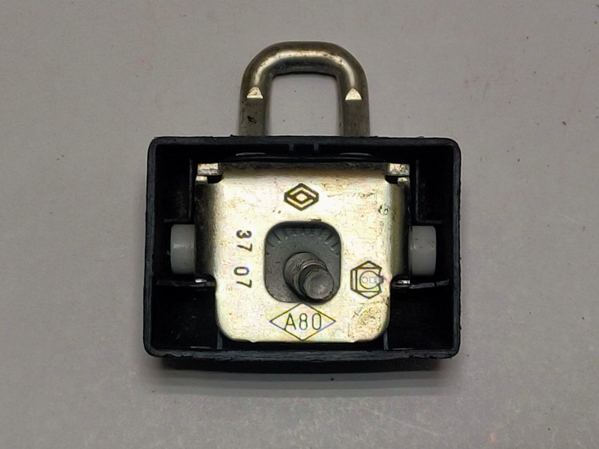 https://gcs.partsauto.market/rn-stockpro.appspot.com/thmbs/userImages/d89d66a30f14dbad161fb7a986aa0fe5/part/f813676f-99e9-4b74-8a90-b79a4bc79880_1743056121515.jpg