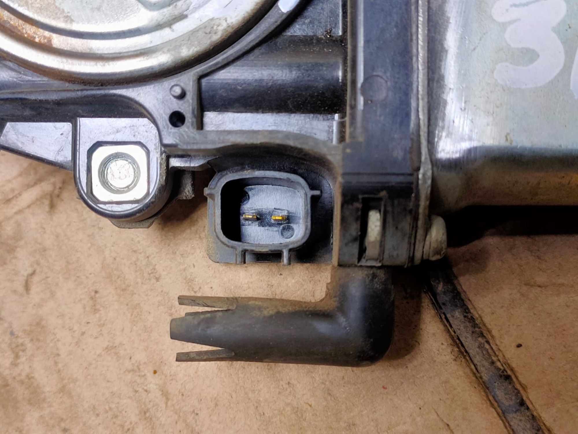 https://gcs.partsauto.market/rn-stockpro.appspot.com/thmbs/userImages/d89d66a30f14dbad161fb7a986aa0fe5/part/fa222bd3-2c07-4e85-b045-430821c0a08b_1746082195917.jpg