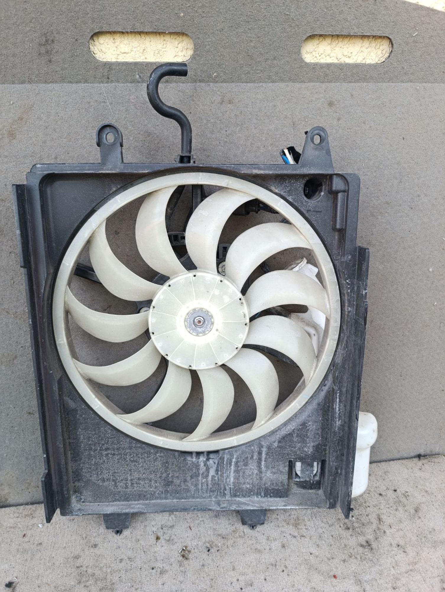 https://gcs.partsauto.market/rn-stockpro.appspot.com/thmbs/userImages/d9b05010c61782443e0b3e264cf05921/part/265624ff-2244-4ca6-9857-0fa25c12f3e7_1748960420451.jpg